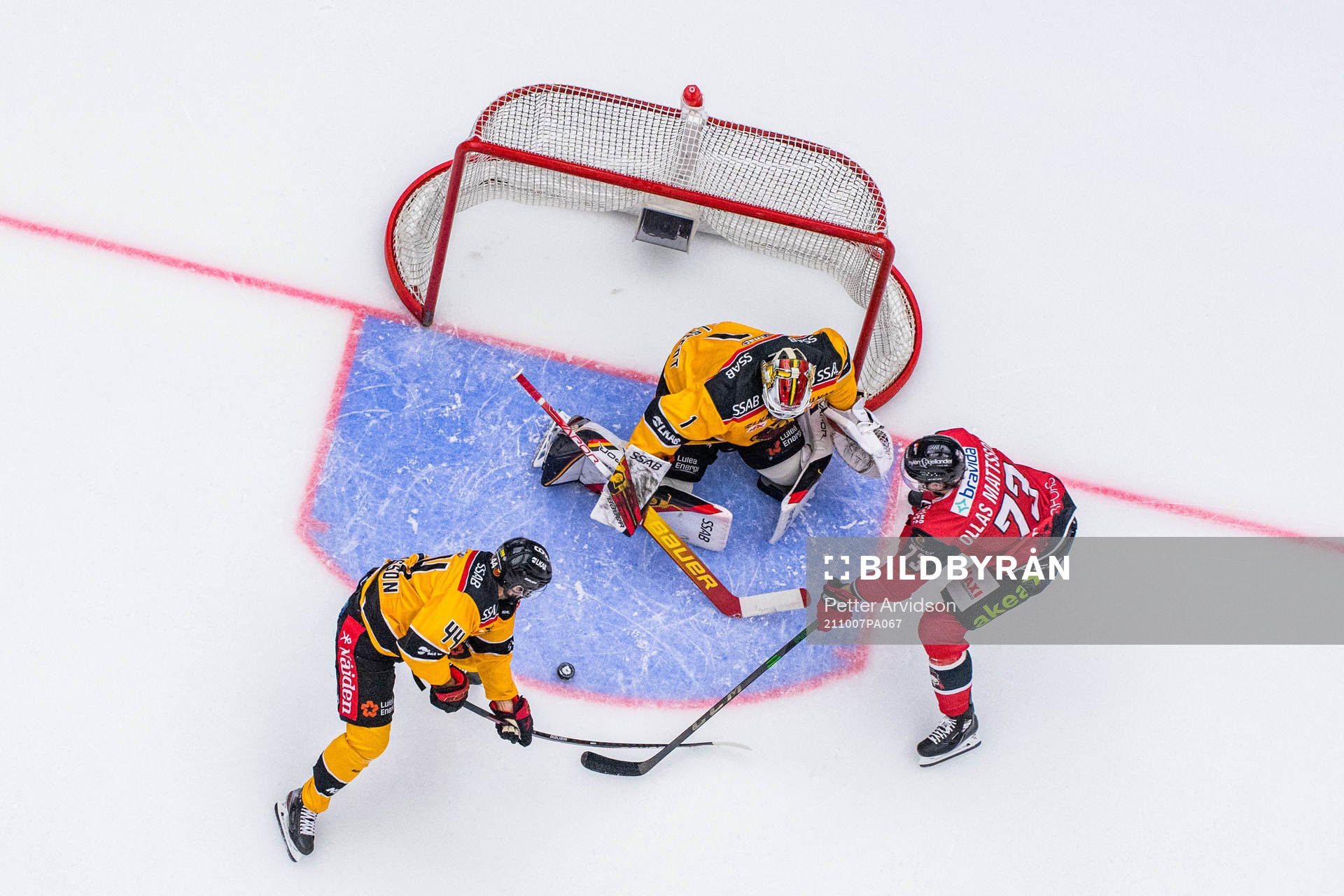 Malmö Redhawks Adam Ollas Mattsson oroar mot Luleås