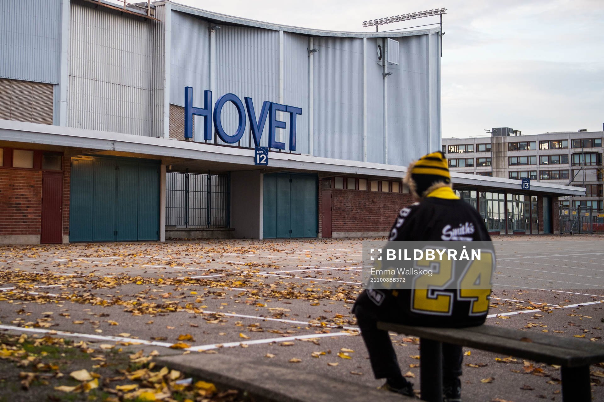 Supporter utanför Hovet innan ishockeymatchen i