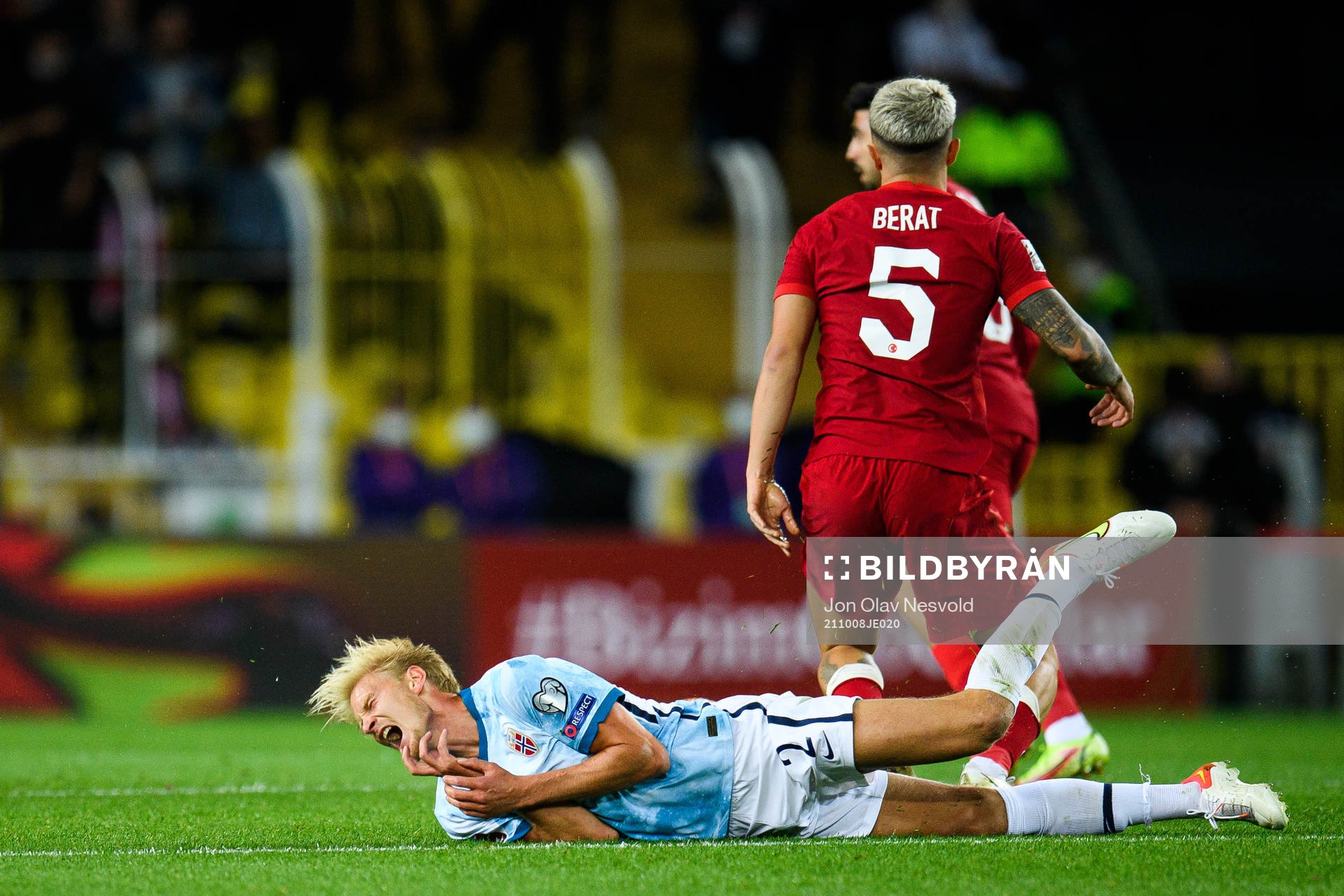 Morten Thorsby of Norway and Berat Özdemir of Turkey
