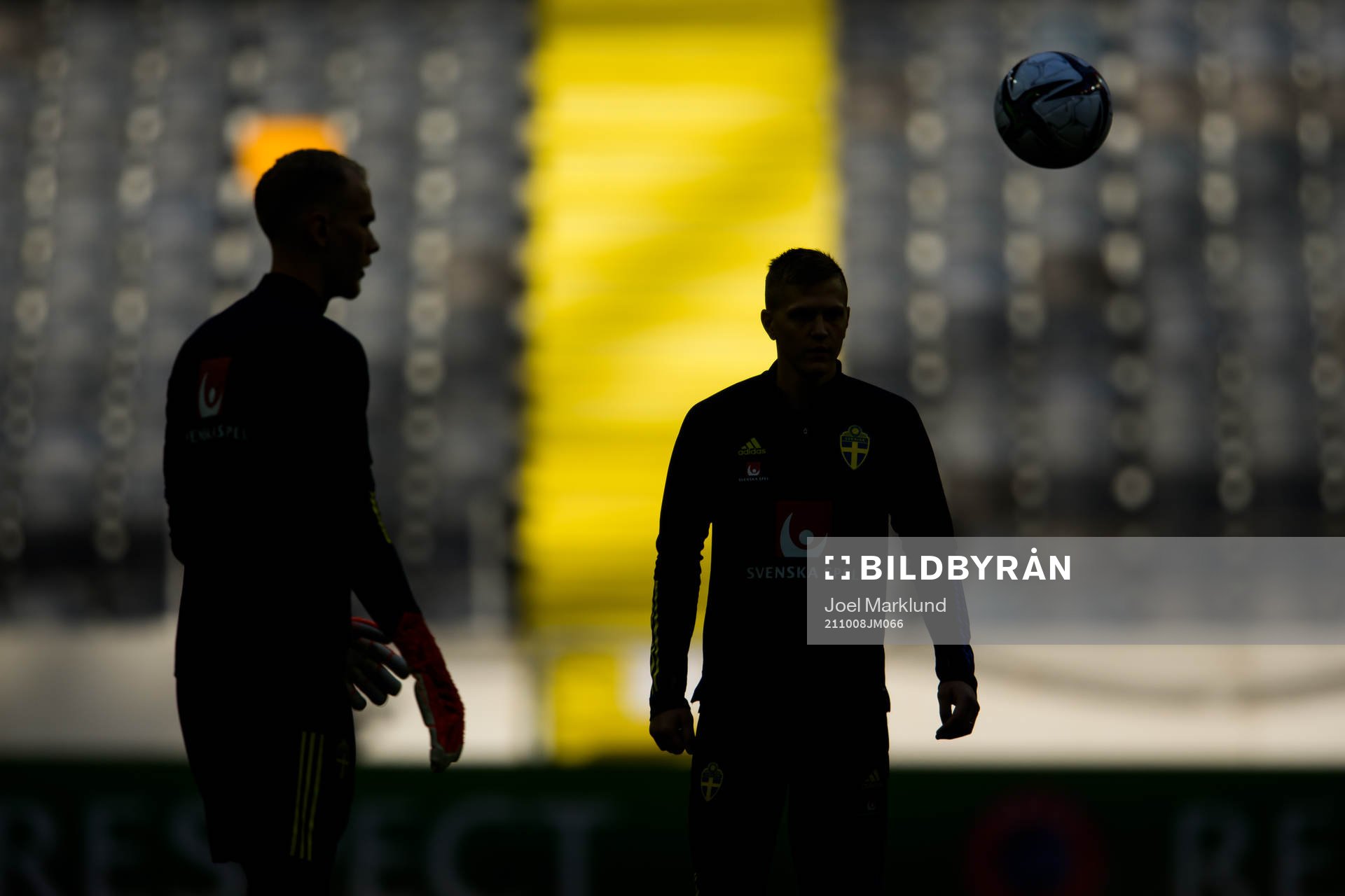 Pontus Dahlberg and Joakim Nilsson of the Swedish national football team during a training session on October 8, 2021 in Stockholm.