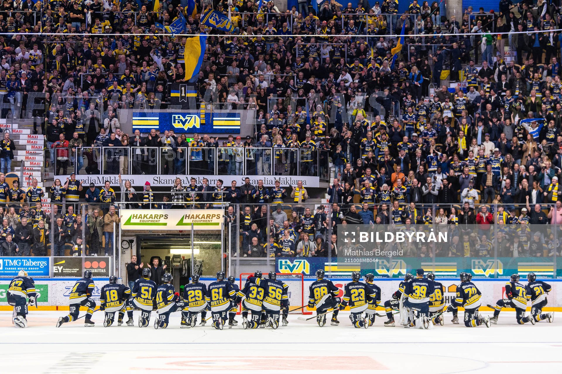 s spelare jublar framför fansen