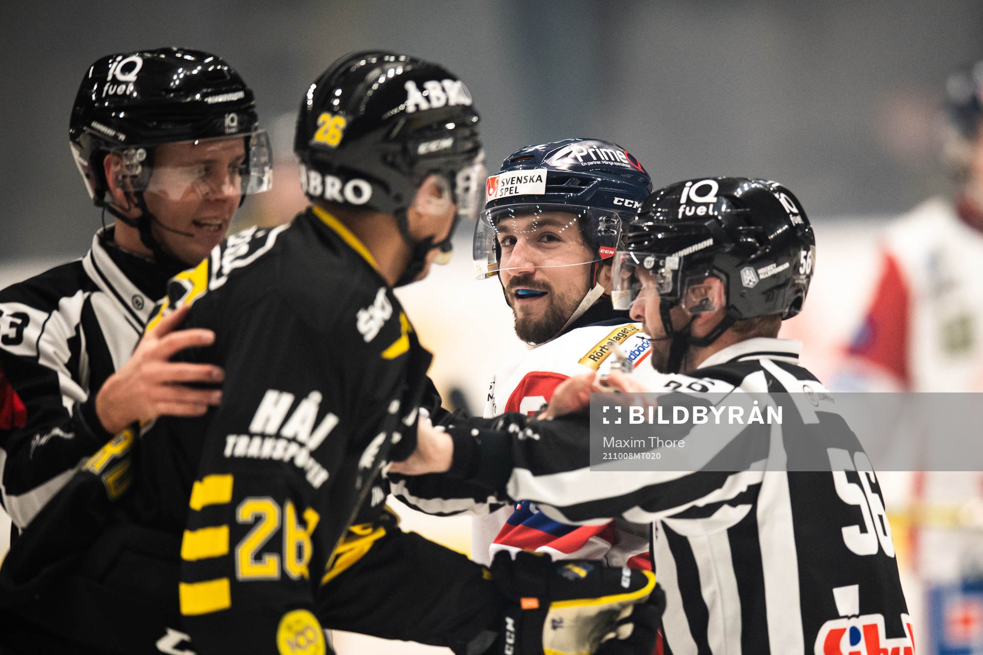 s Oscar Nord och Västerviks Skyler McKenzie i bråk
