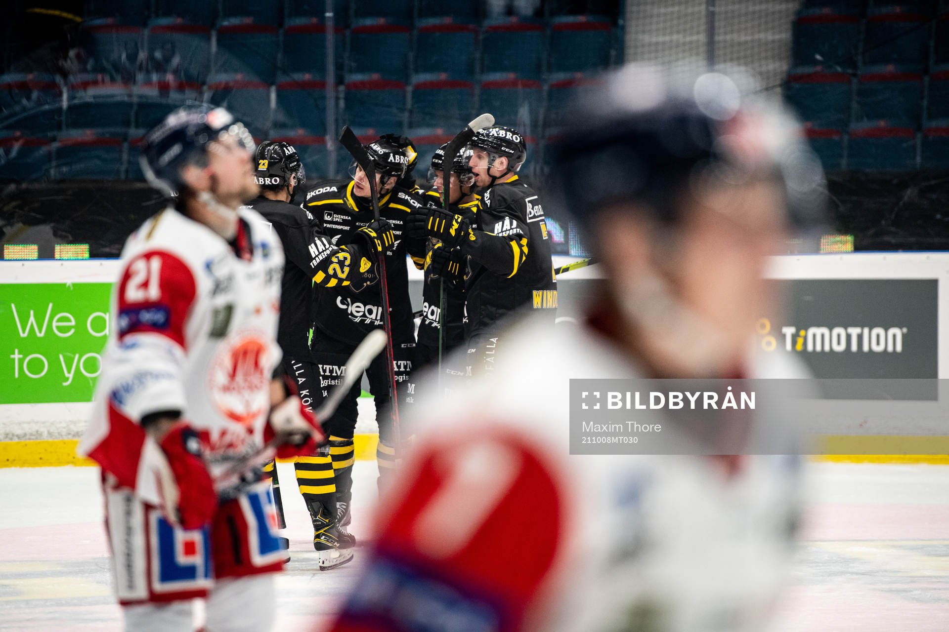 s Anton Holm jublar med lagkamrater
