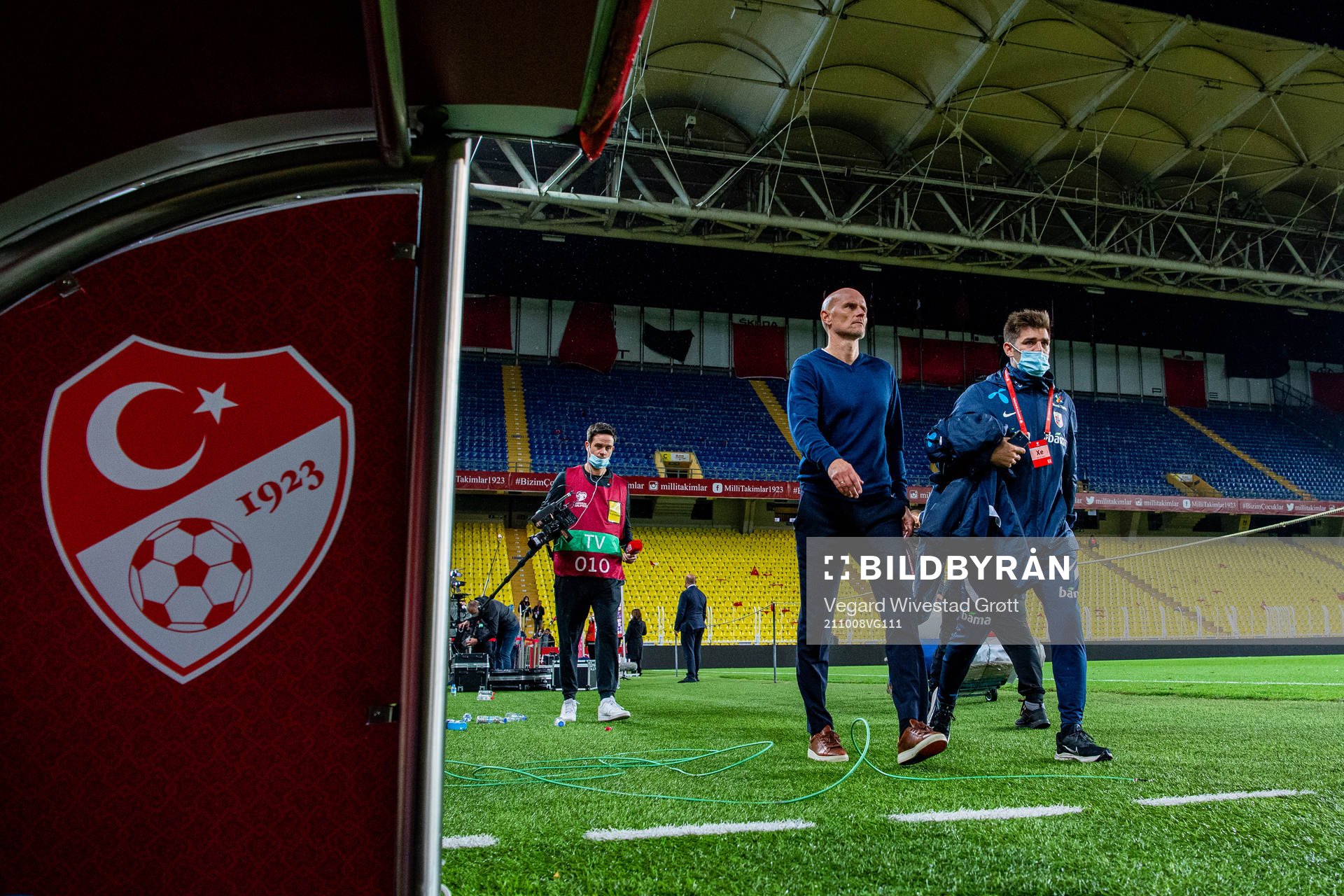 Ståle Solbakken, head coach of Norway, and Morten Morisbak