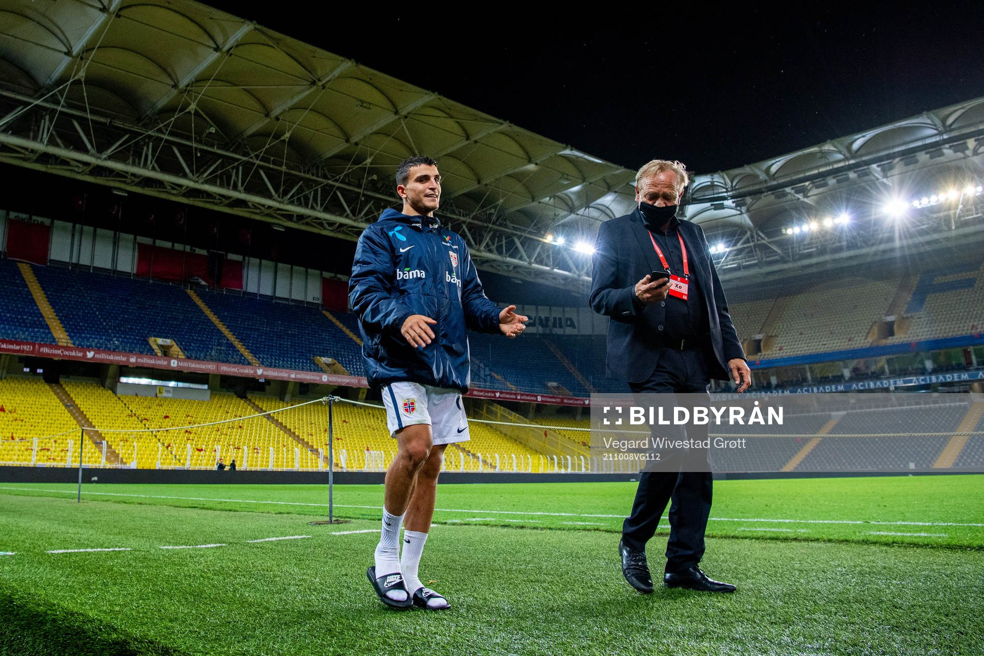 Mohamed Elyounoussi of Norway and Geir Ellefsen, head of