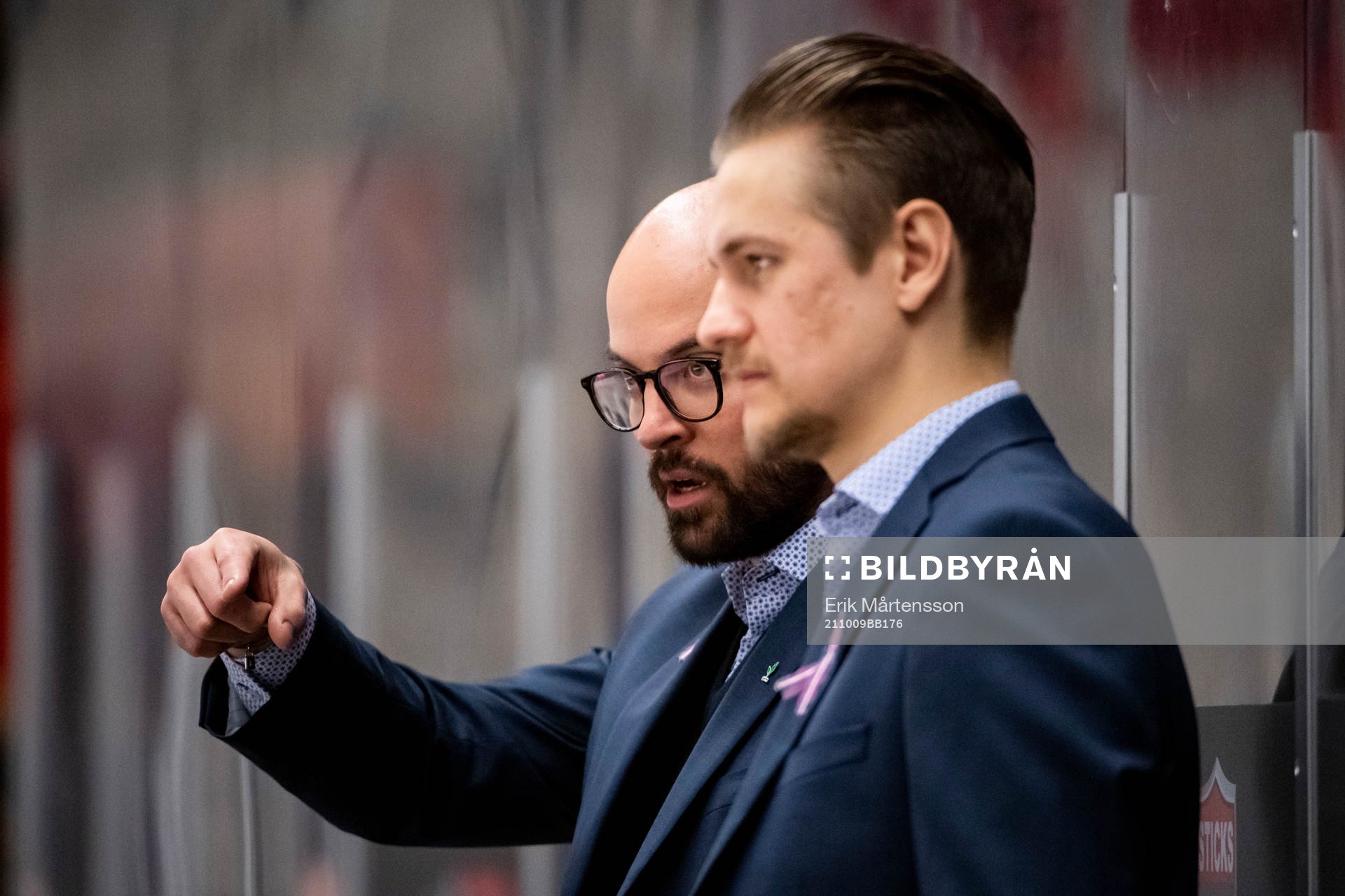 Modos tränare Björn Edlund och assisterande tränare
