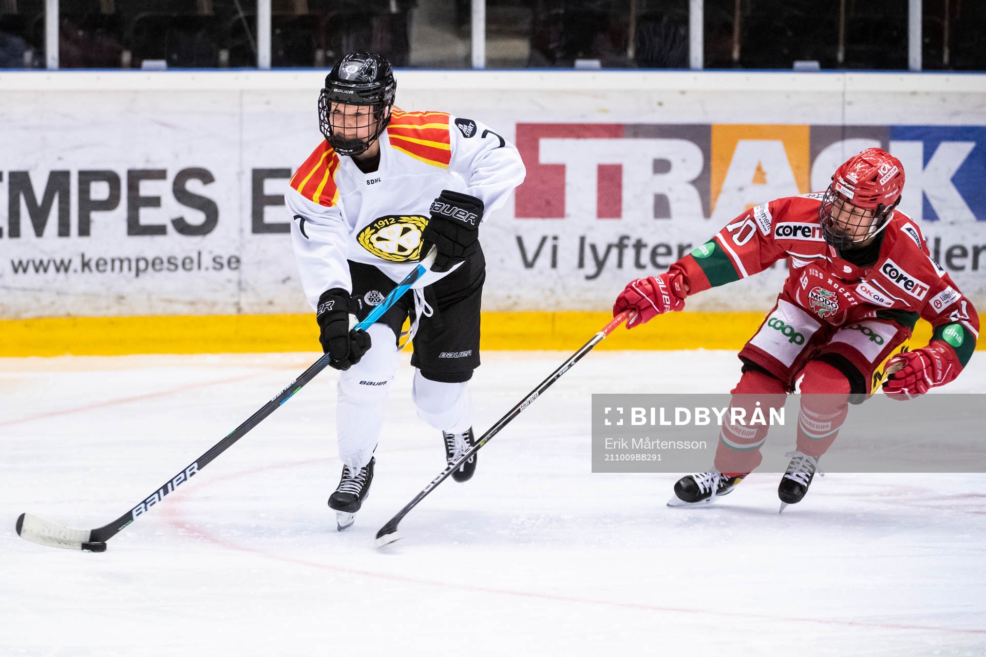 Brynäs Samantha Kolowratova och Modos Wilma Sundin