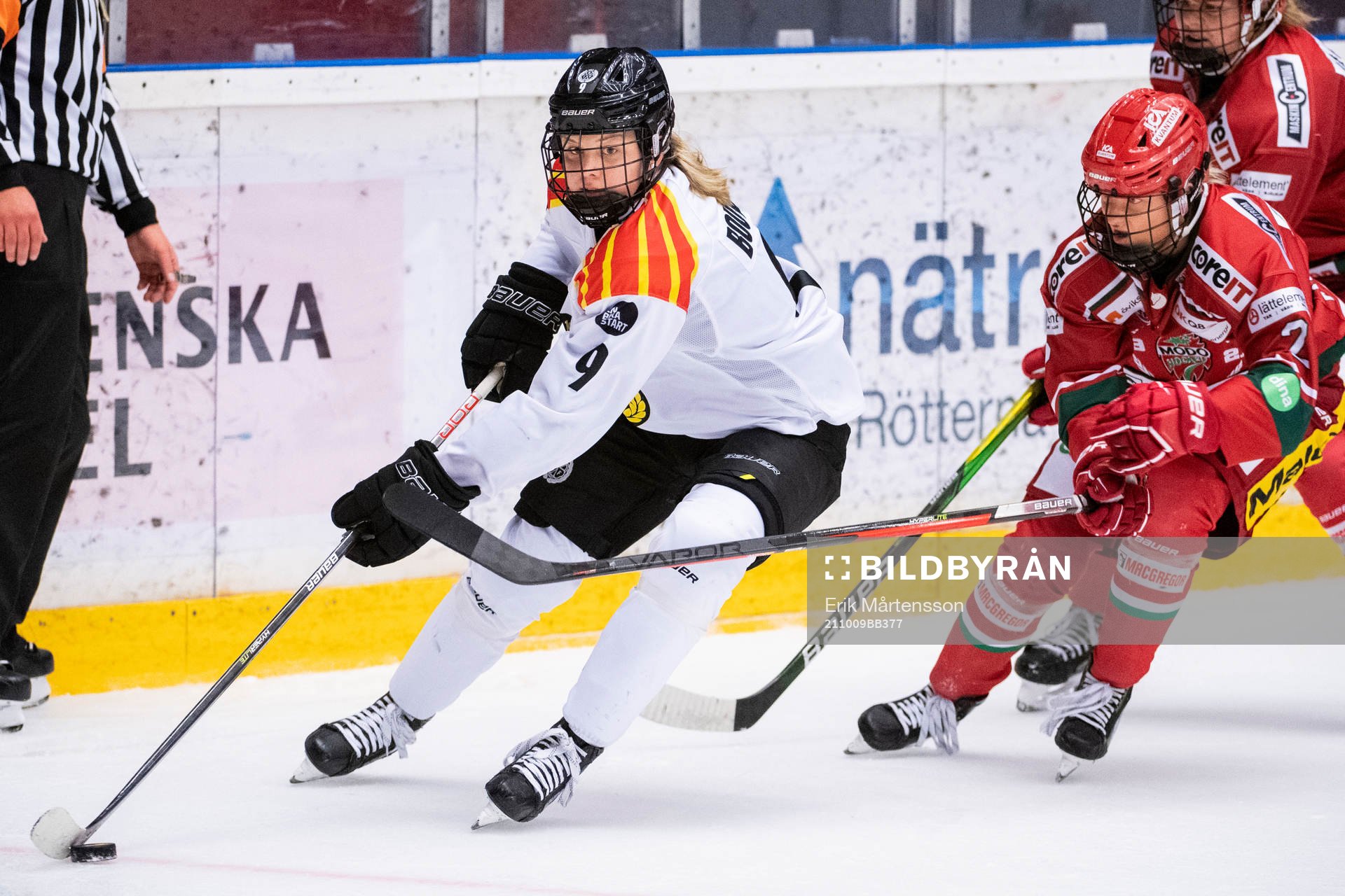 Brynäs Josefin Bouveng och Modos Anna Andersson