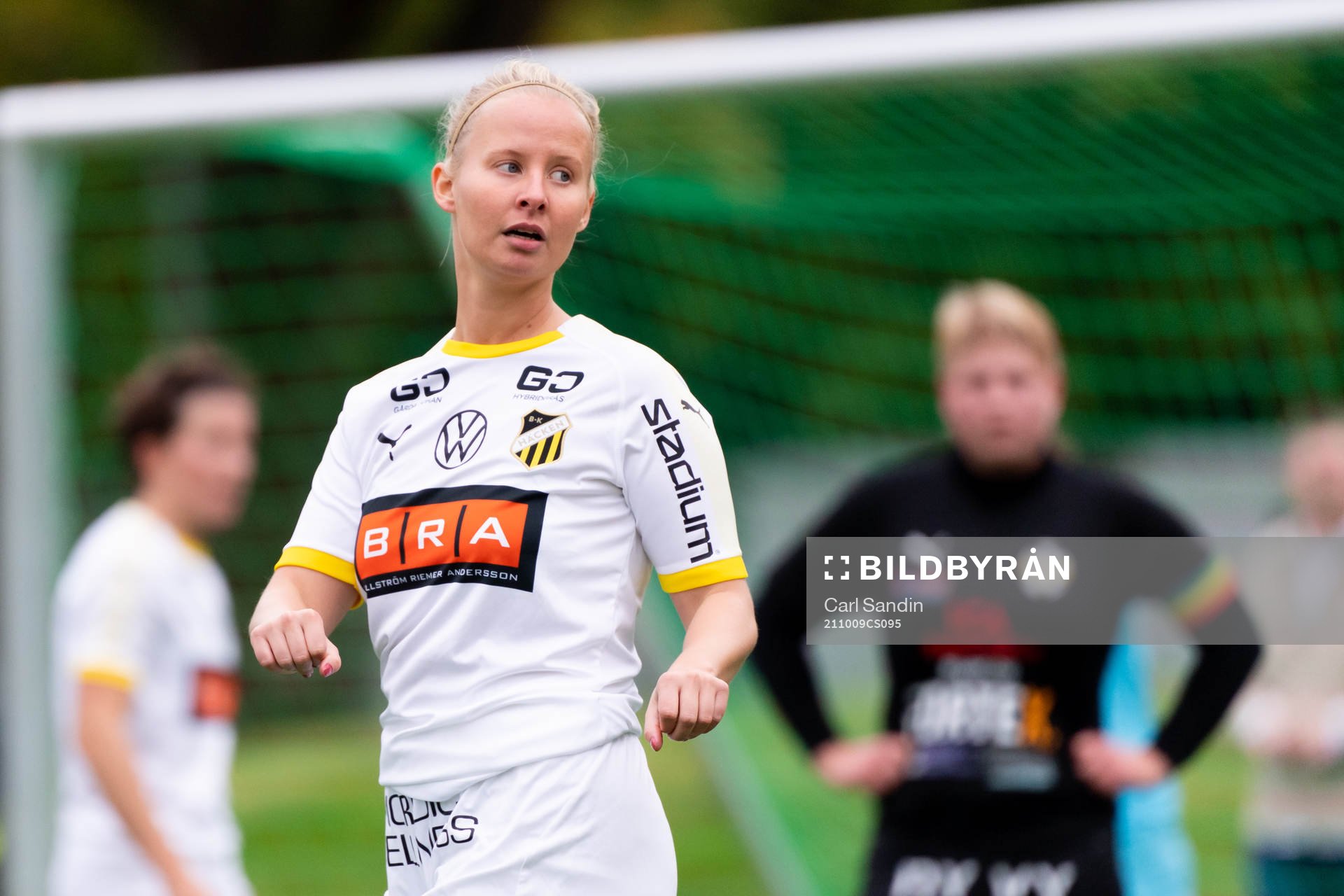 Häckens Linnea Tibatt under fotbollsmatchen i Div 2 Nordvästra Götaland mellan Hisingsbacka och Häcken den 9 oktober 2021 i Göteborg.