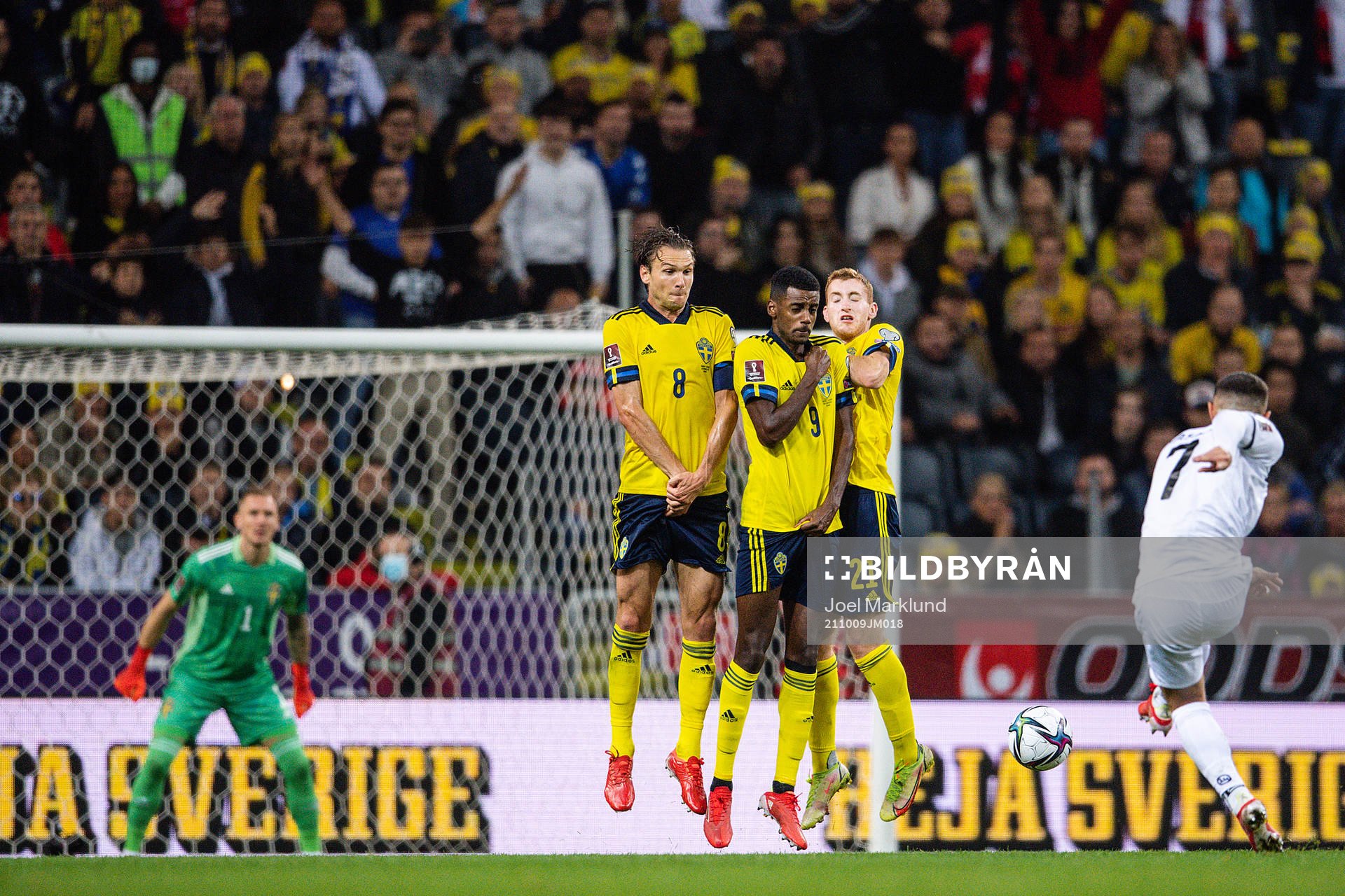 Albin Ekdal, Alexander Isak and Dejan Kulusevski of Sweden