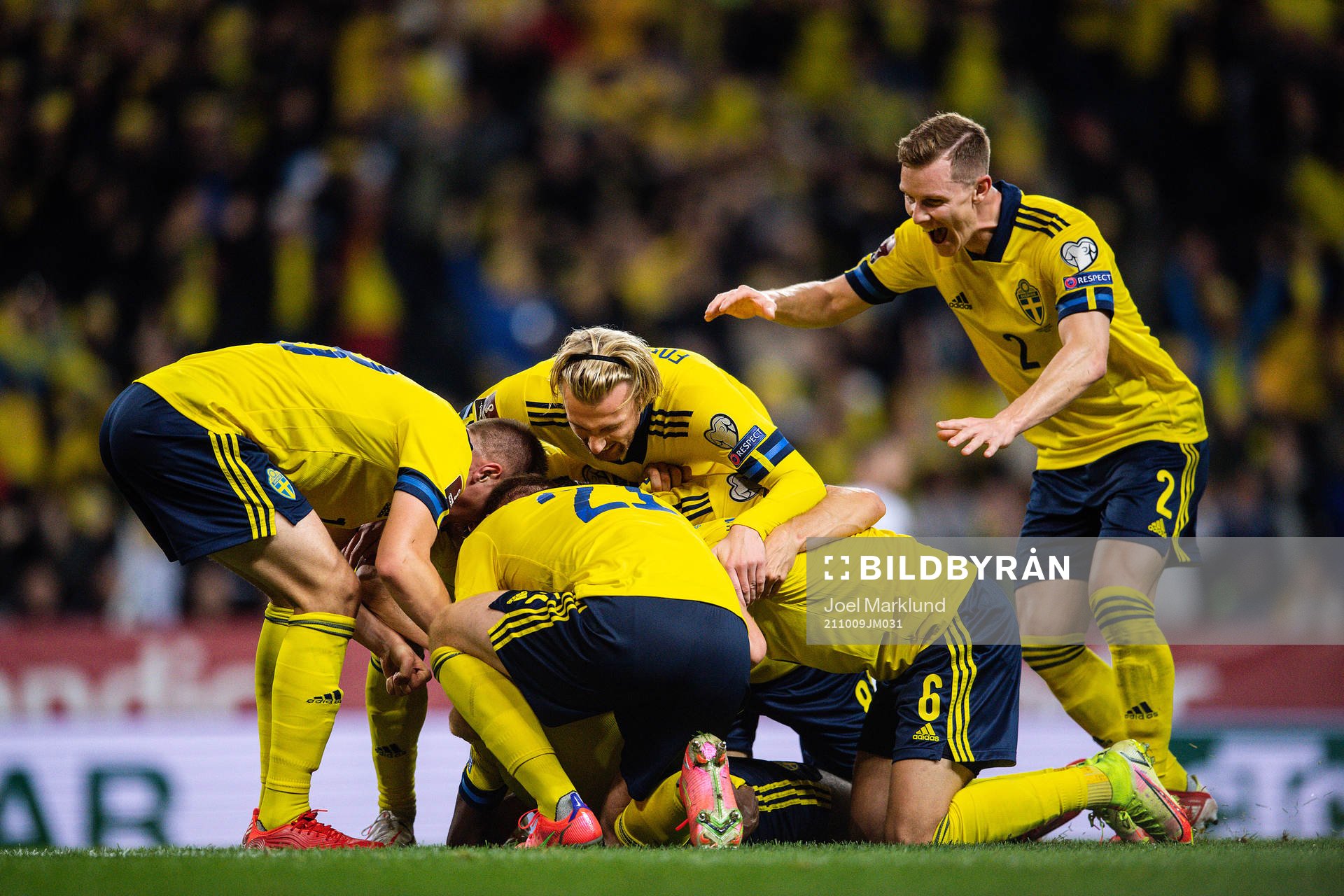 Alexander Isak of Sweden celebrates