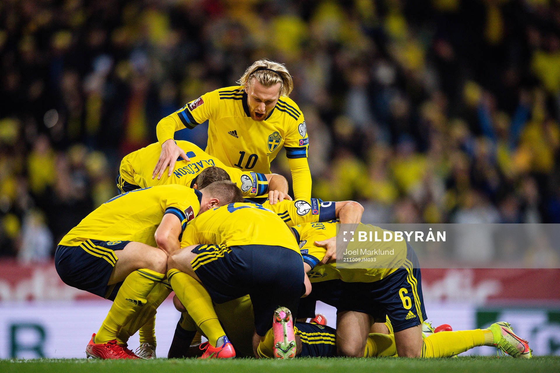 Alexander Isak of Sweden celebrates