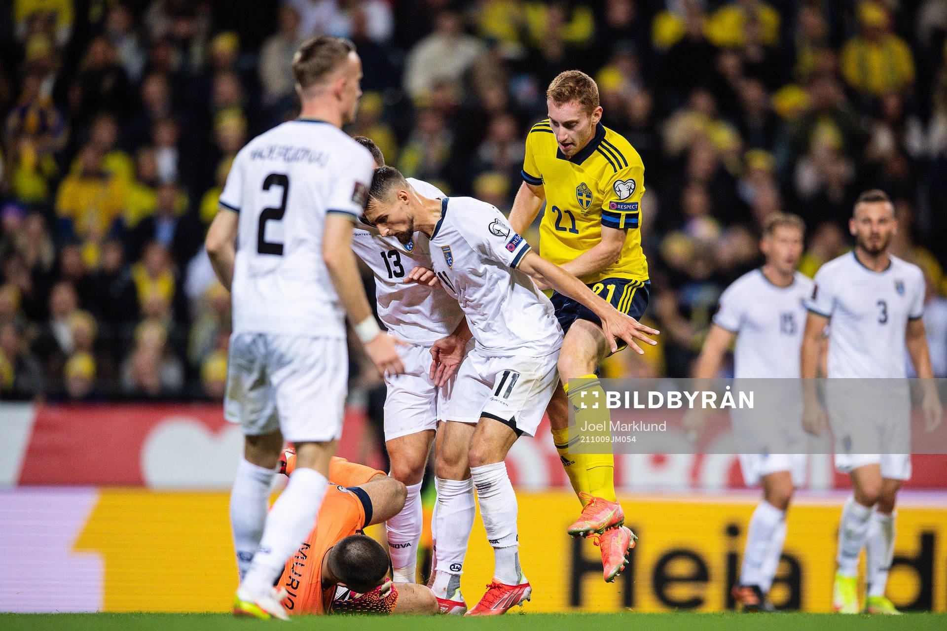 goalkeeper Arijanet Muric, Amir Rrahmani and Elbasan
