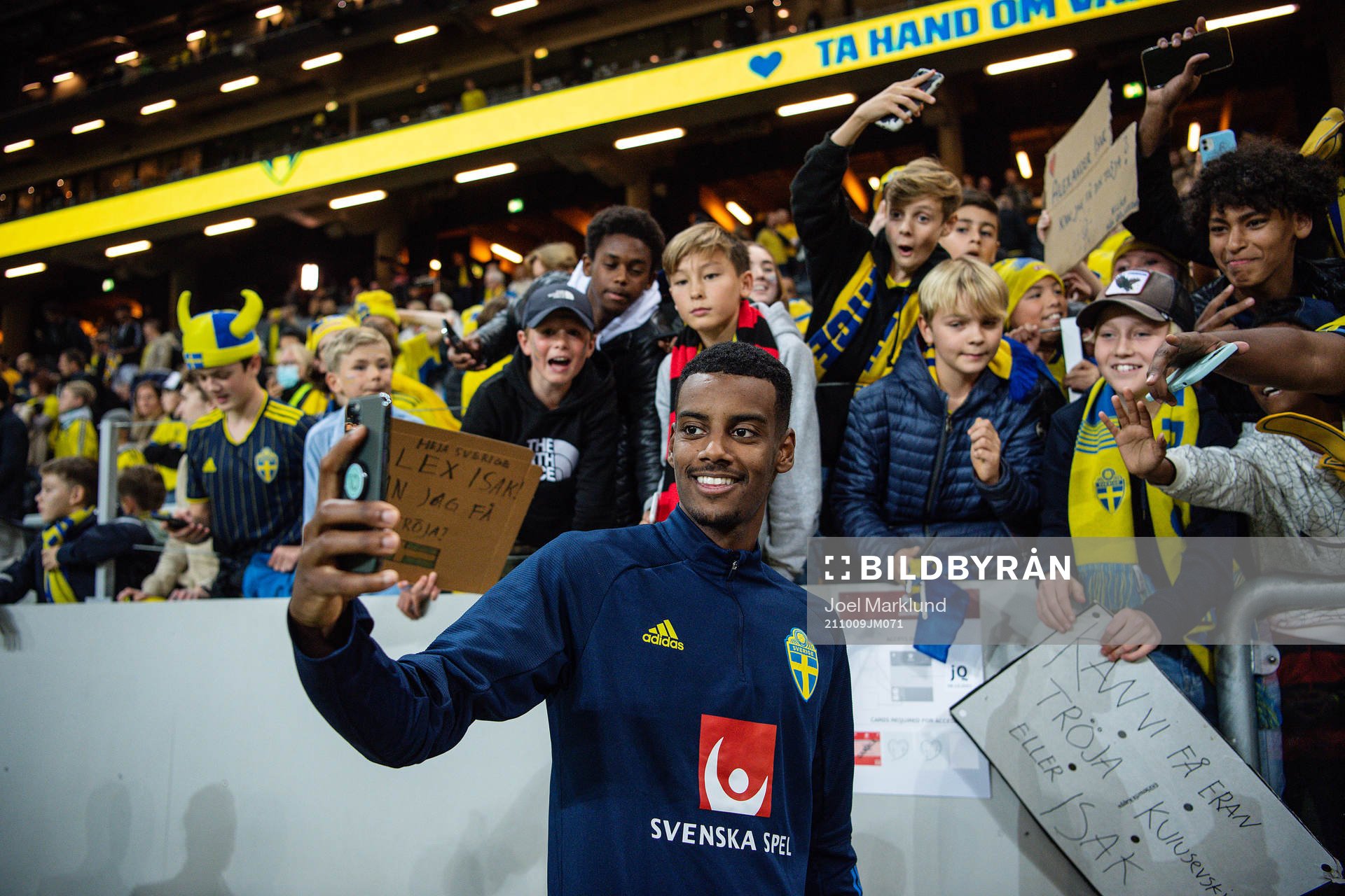 Alexander Isak of Sweden takes a selfie with fans of Sweden