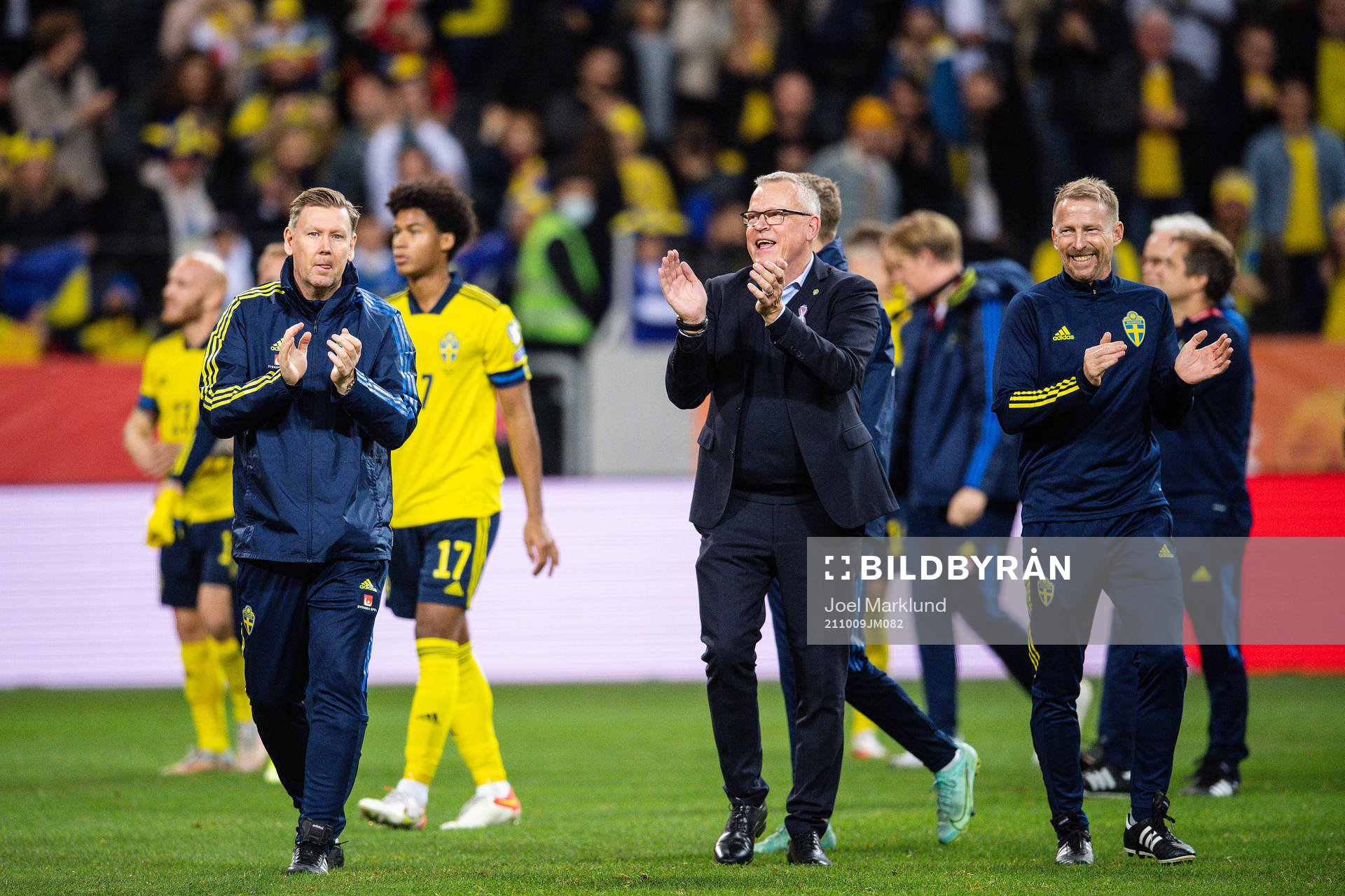assistant coach Peter Wettergren and head coach Janne