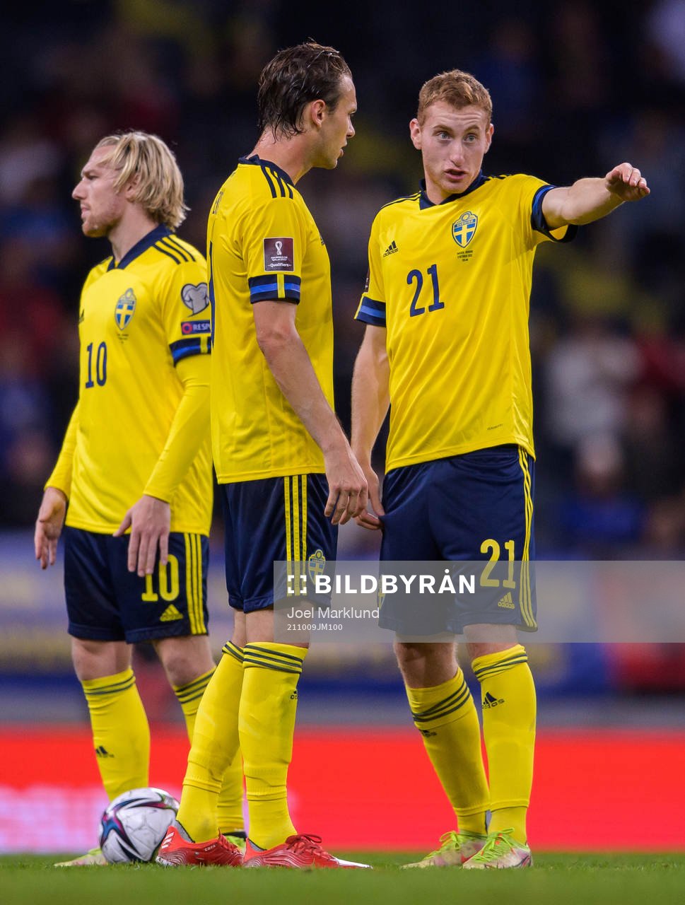 Albin Ekdal and Dejan Kulusevski of Sweden
