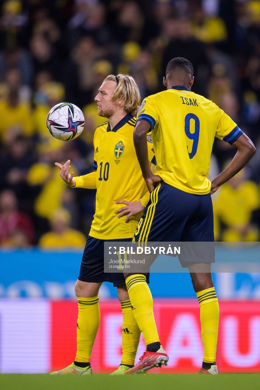 Emil Forsberg and Alexander Isak of Sweden