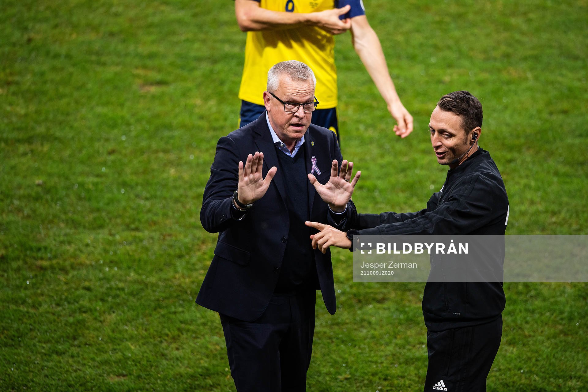 head coach Janne Andersson of Sweden waits for the VAR