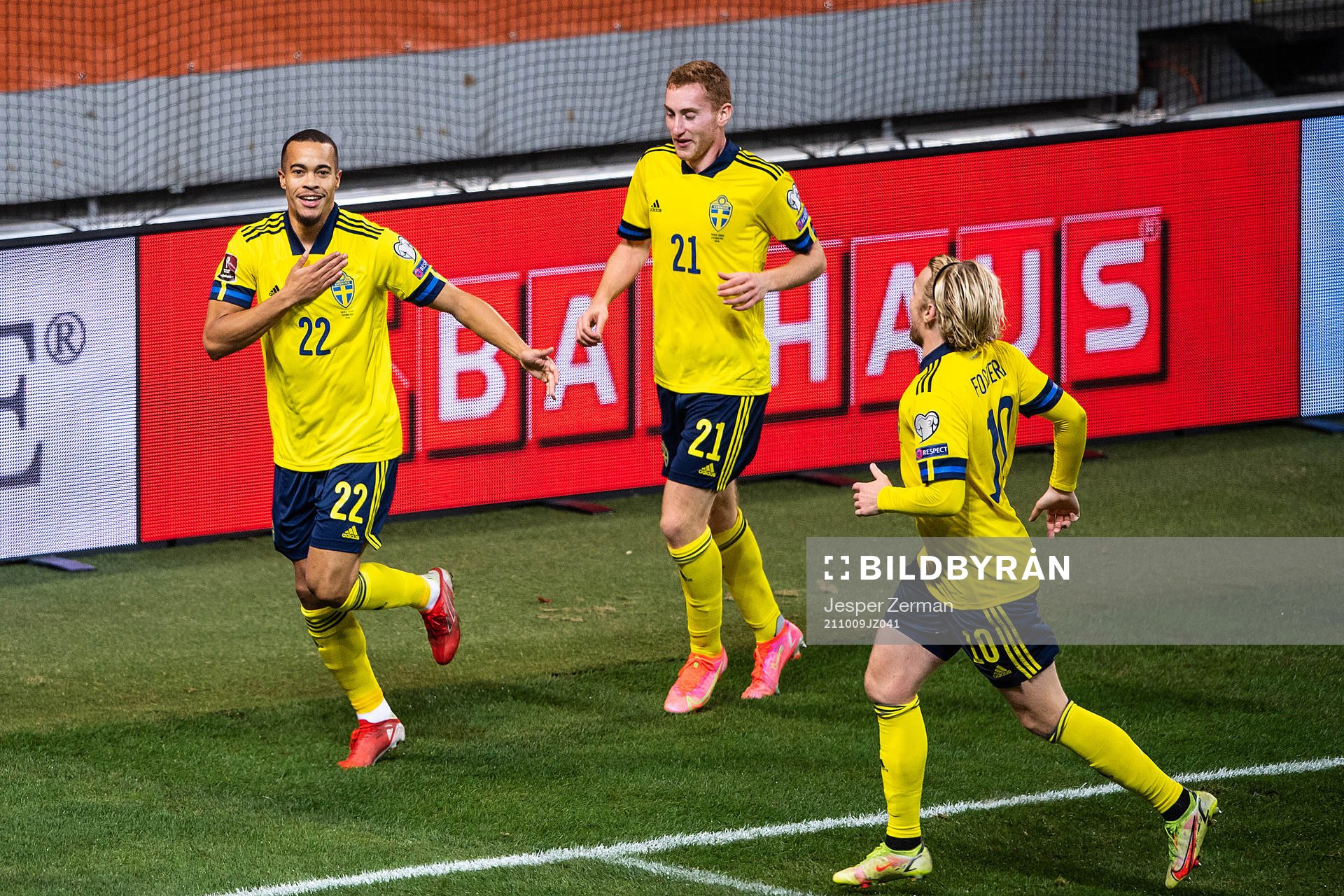 Robin Quaison of Sweden celebrates
