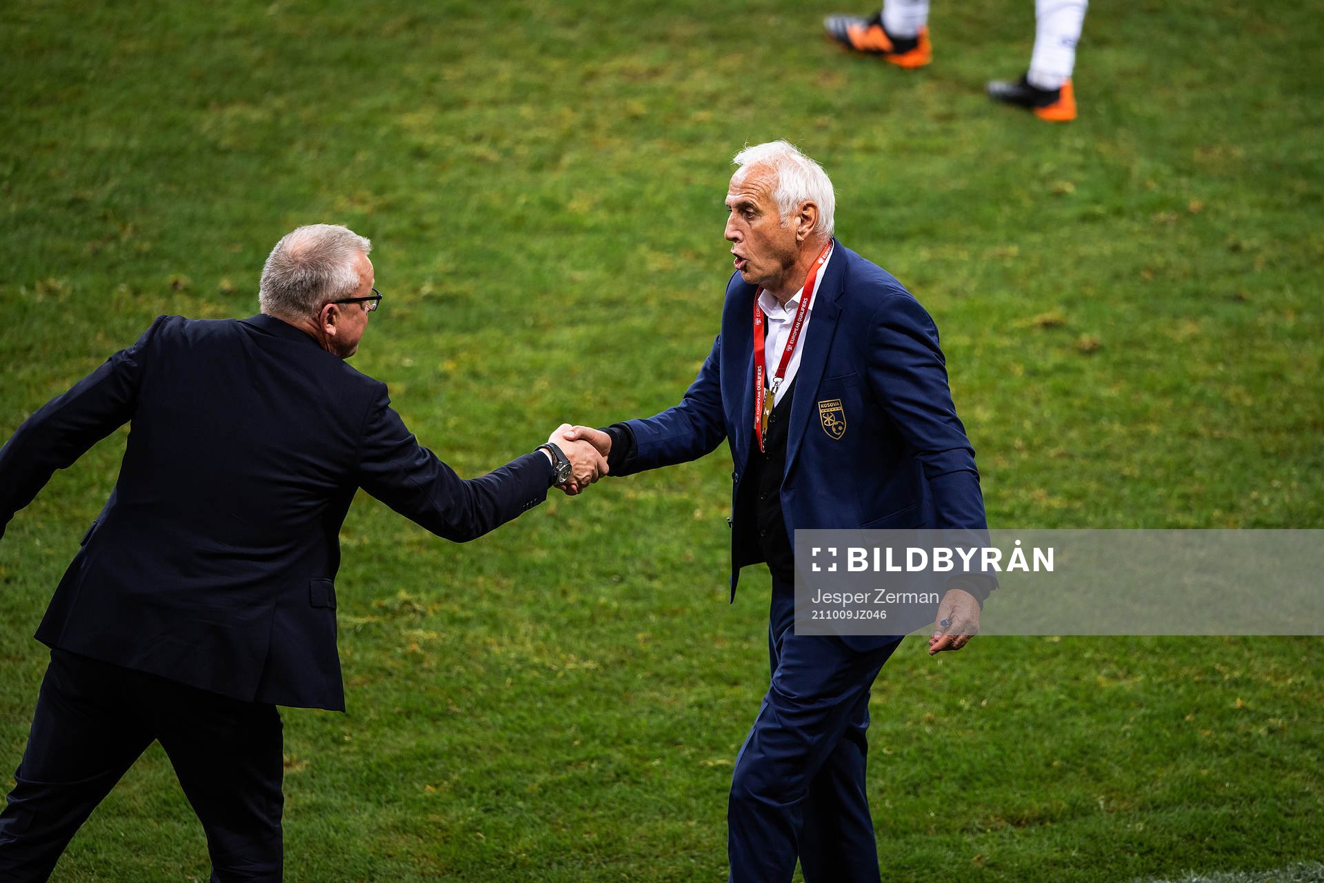 head coach Janne Andersson of Sweden and head coach Bernard