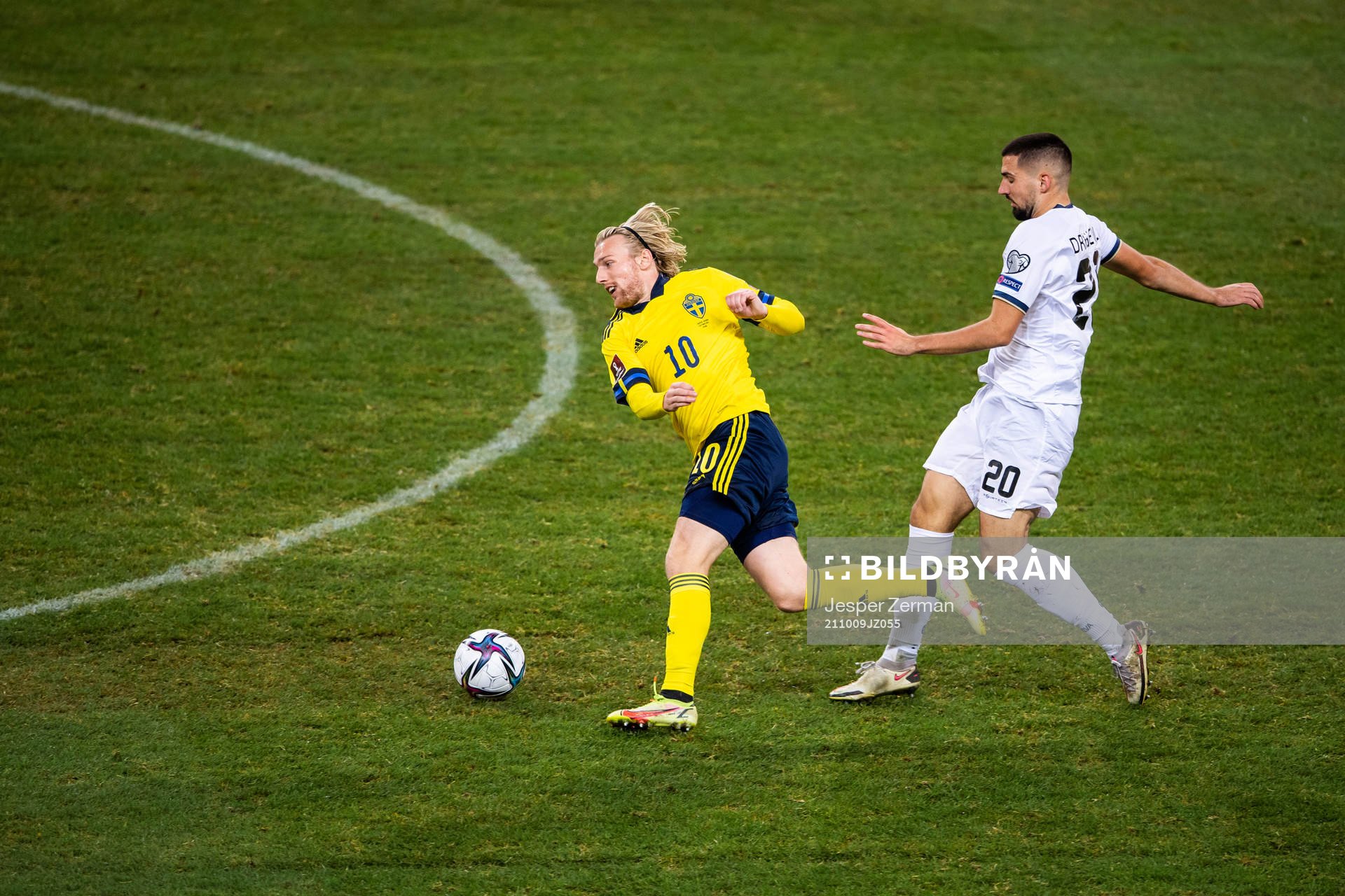Emil Forsberg of Sweden and Ibrahim Dresevic of Kosovo