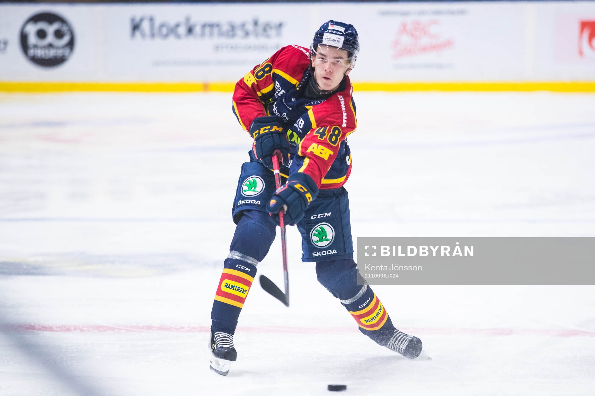 Djurgårdens Pontus Johansson  ishockeymatchen i SHL mellan