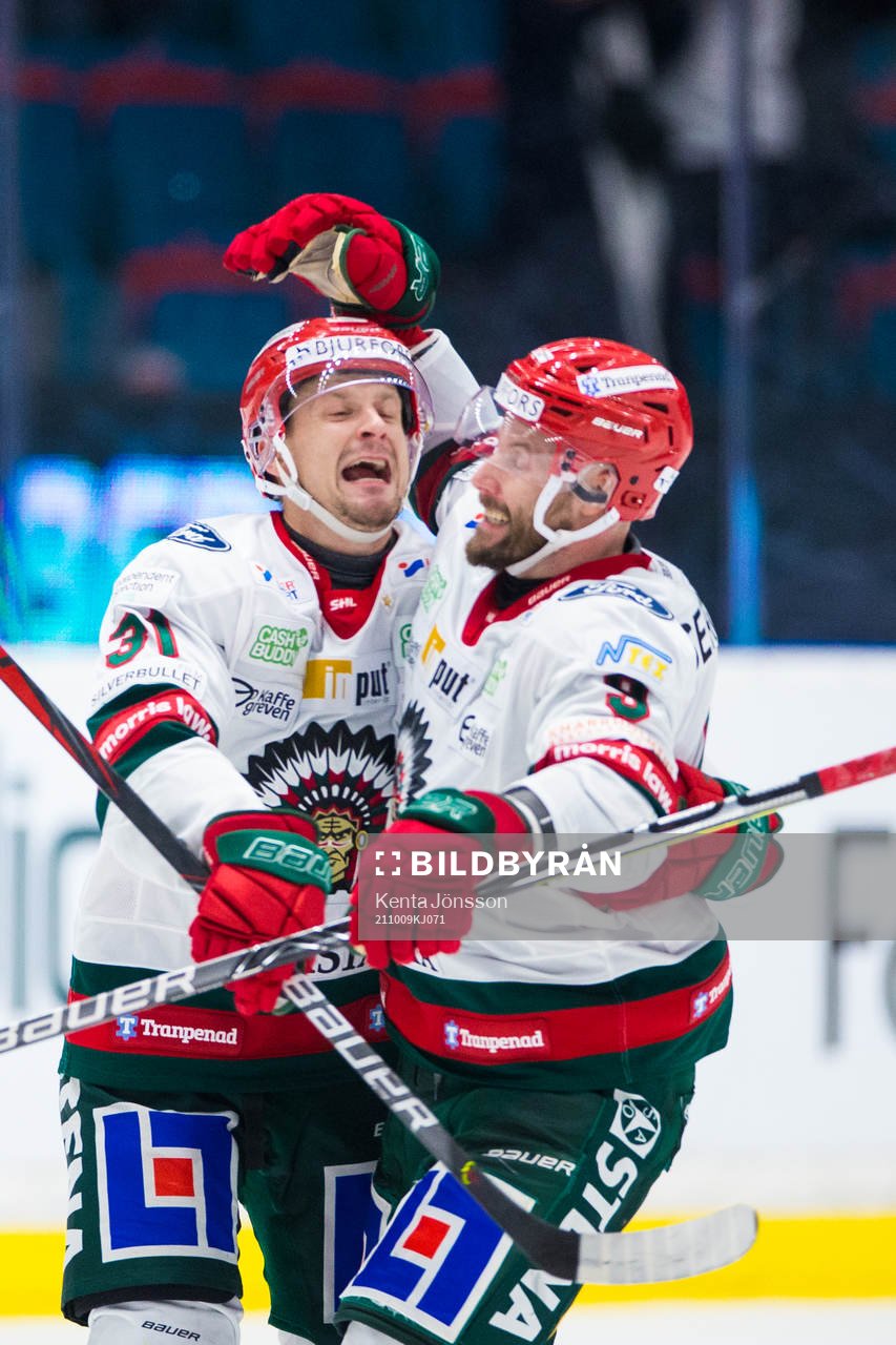 Frölundas Nicklas Lasu jublar med Jan Mursak