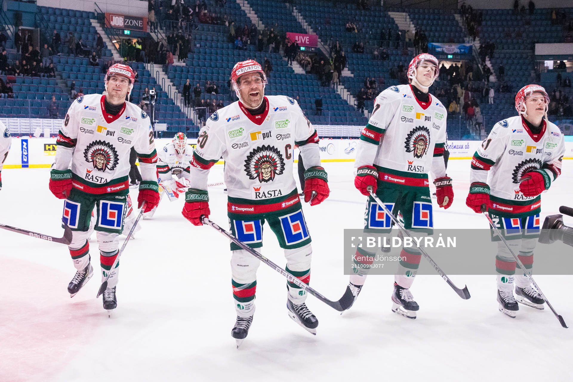 Frölundas Joel Lundqvist jublar med lagkamrater
