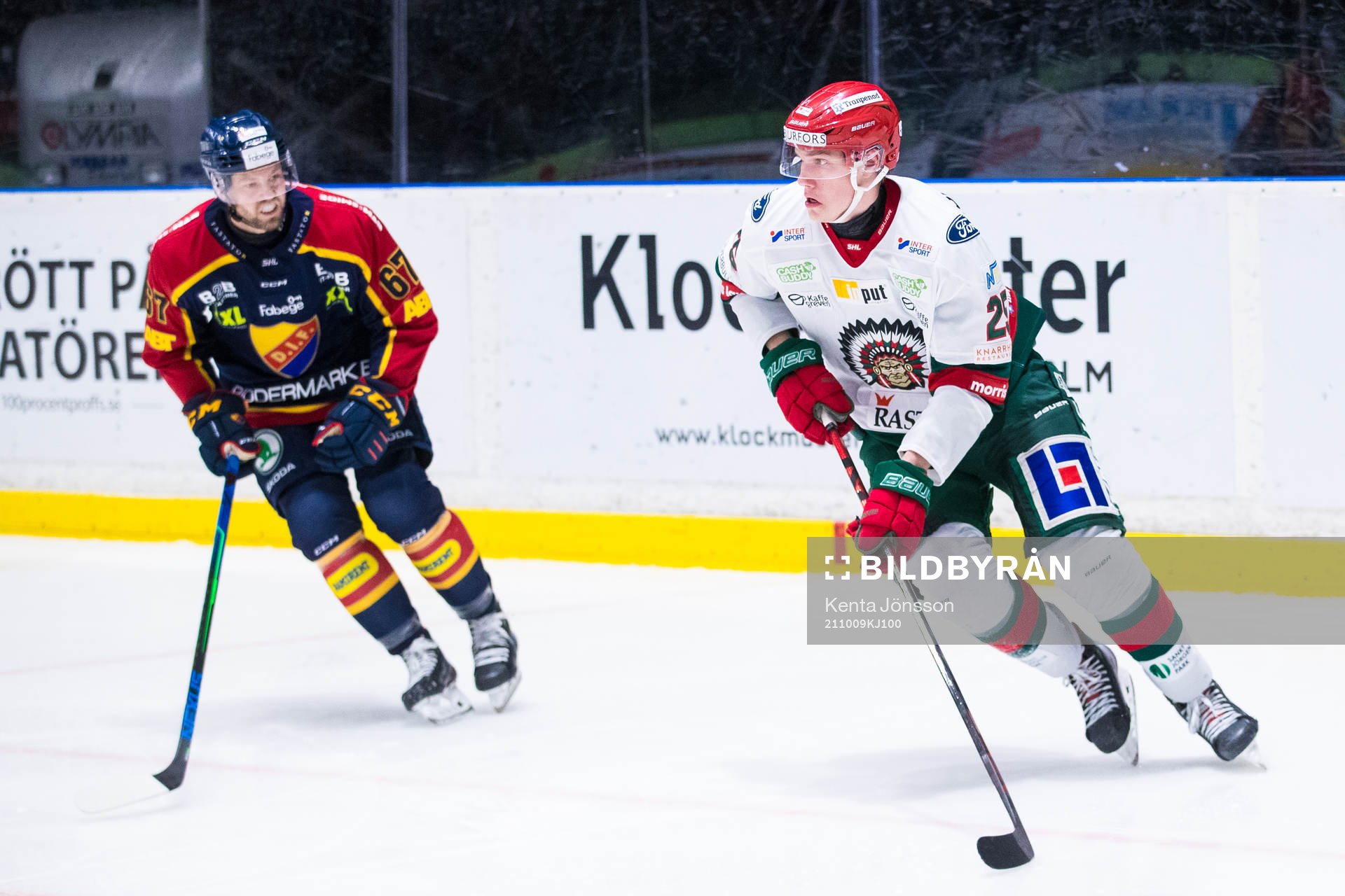 Djurgårdens Peter Holland och Frölundas Elmer Söderblom