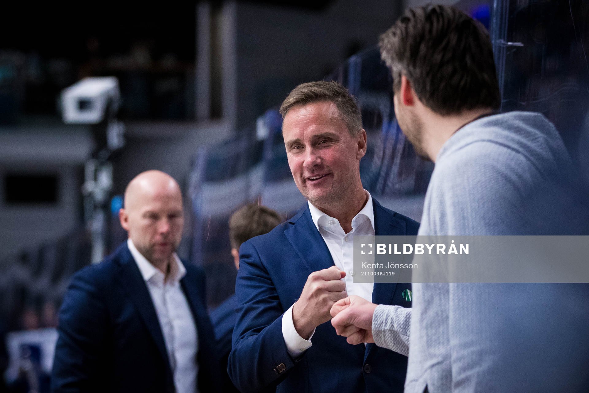 Frölundas tränare Roger Rönnberg jublar