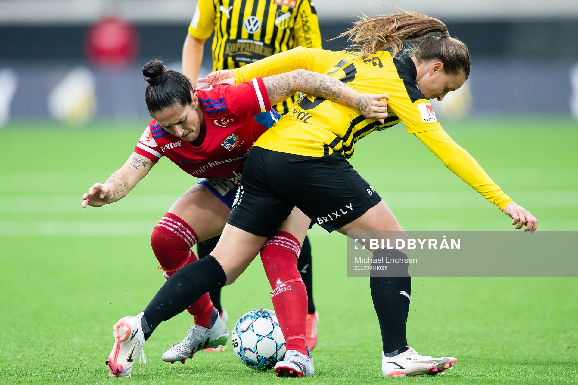 Vittsjös Fernanda Da Silva och Häckens Milica Mijatovic