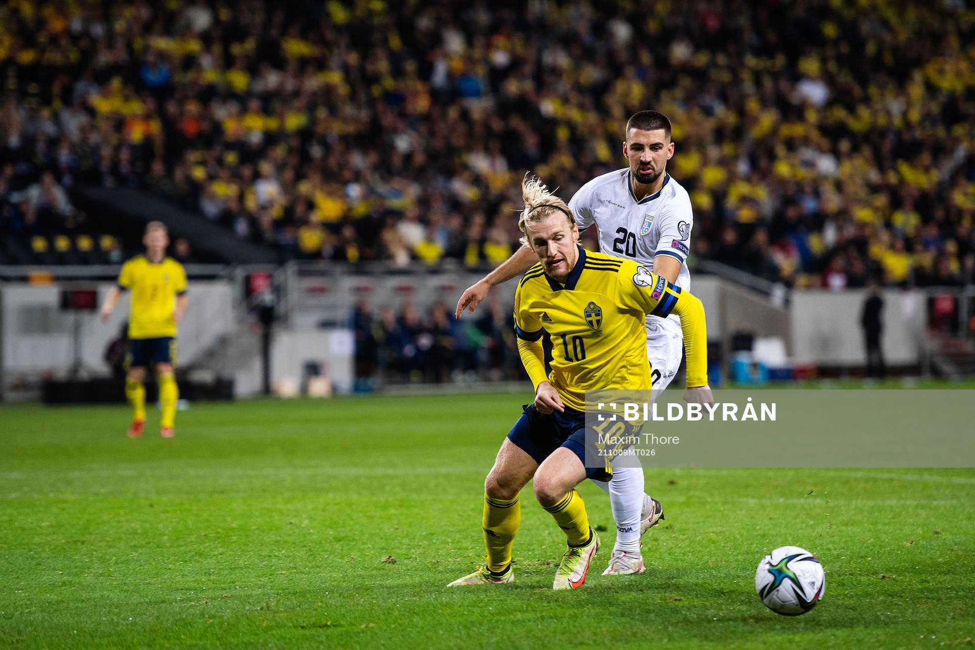Emil Forsberg of Sweden and Ibrahim Dresevic of Kosovo