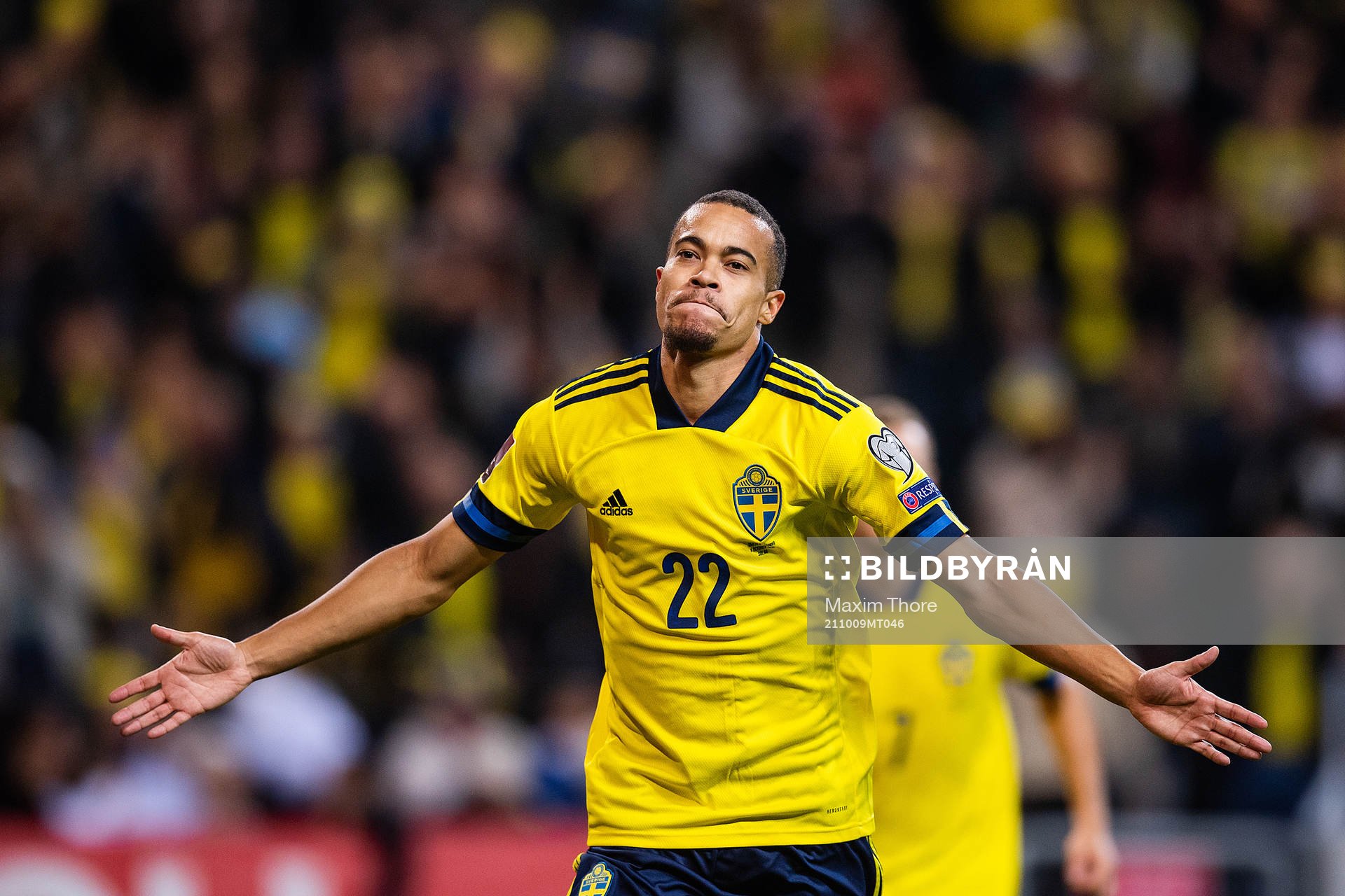 Robin Quaison of Sweden celebrate