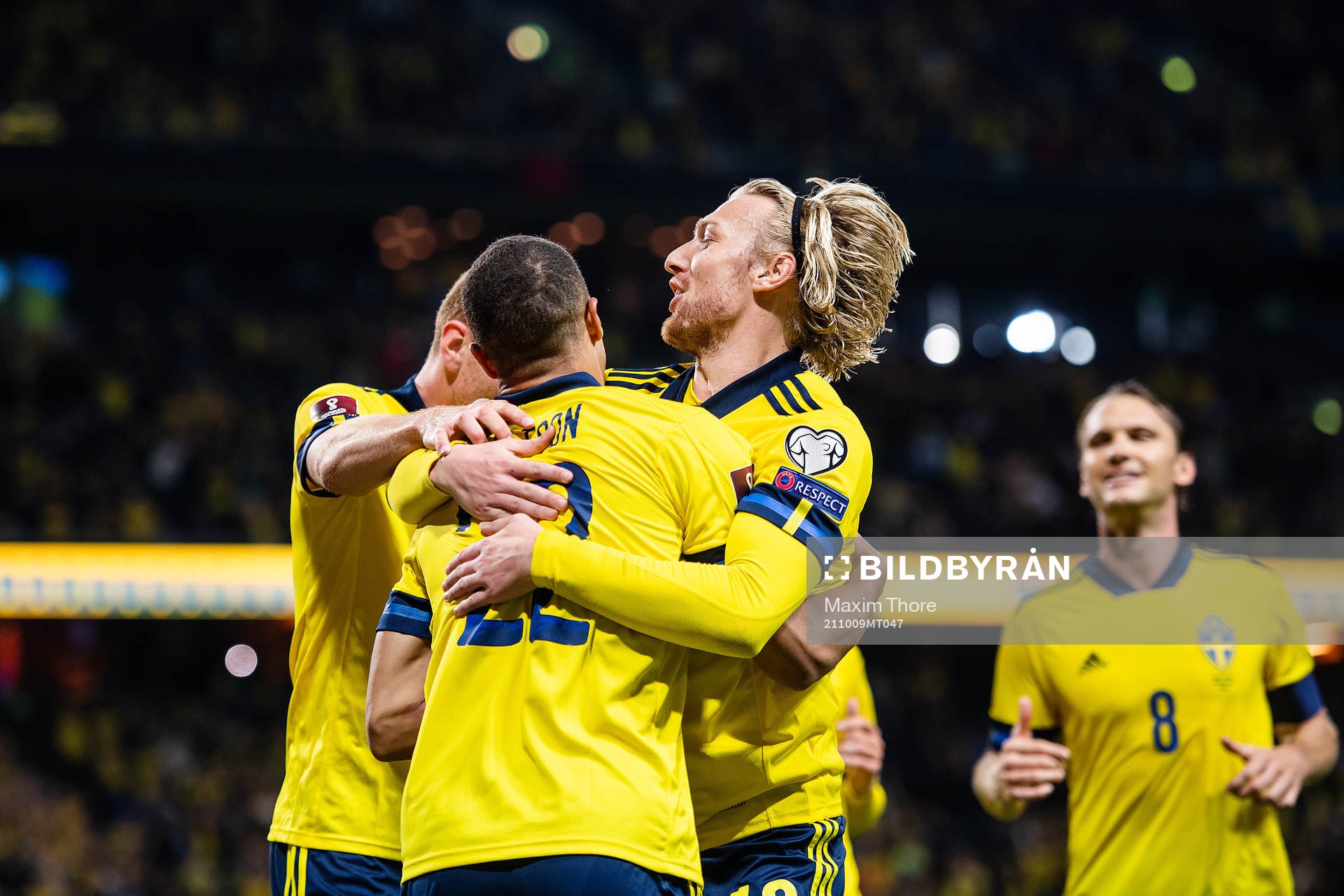 Robin Quaison and Emil Forsberg of Sweden celebrate