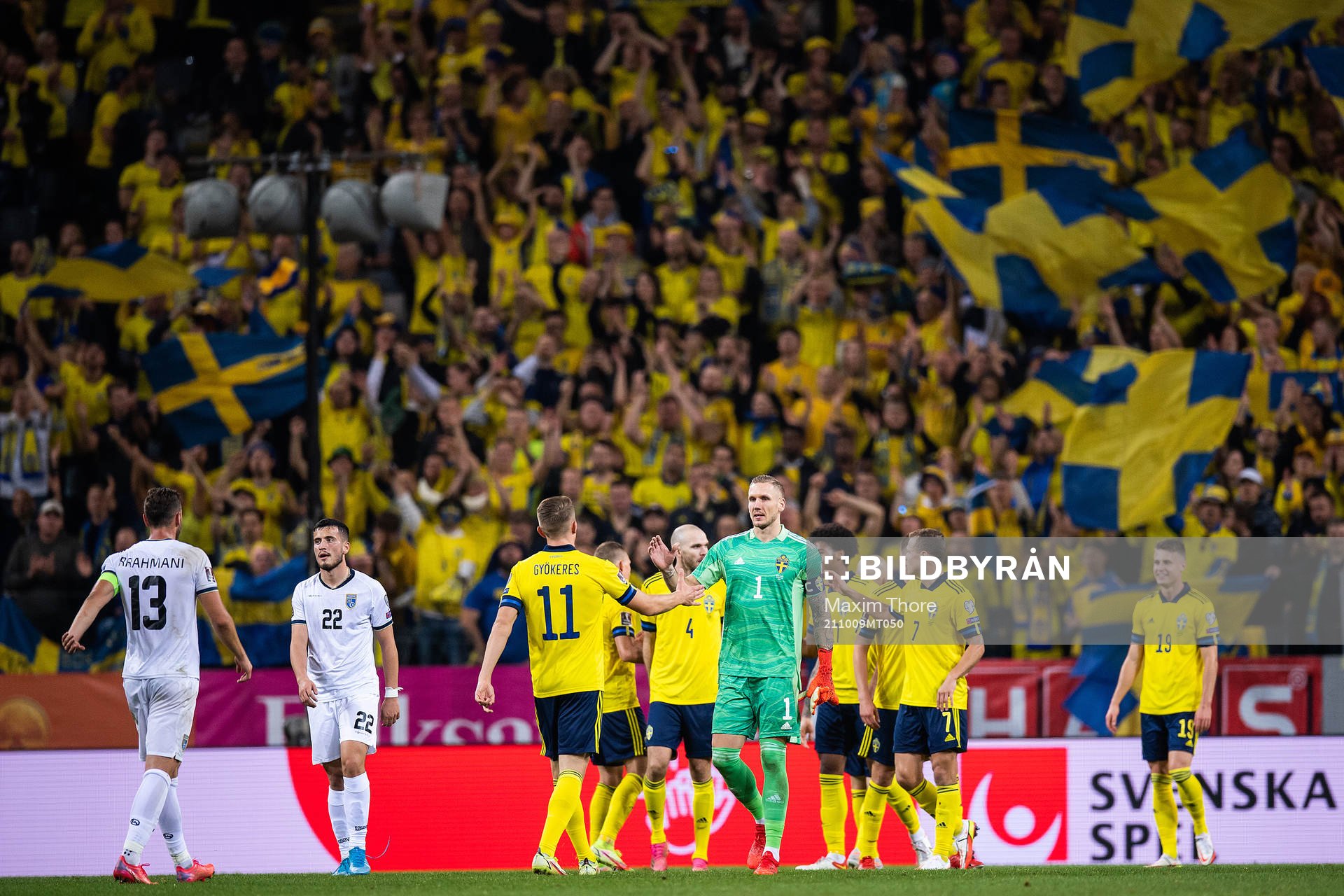 Viktor Gyökeres and goalkeeper Robin Olsen of Sweden