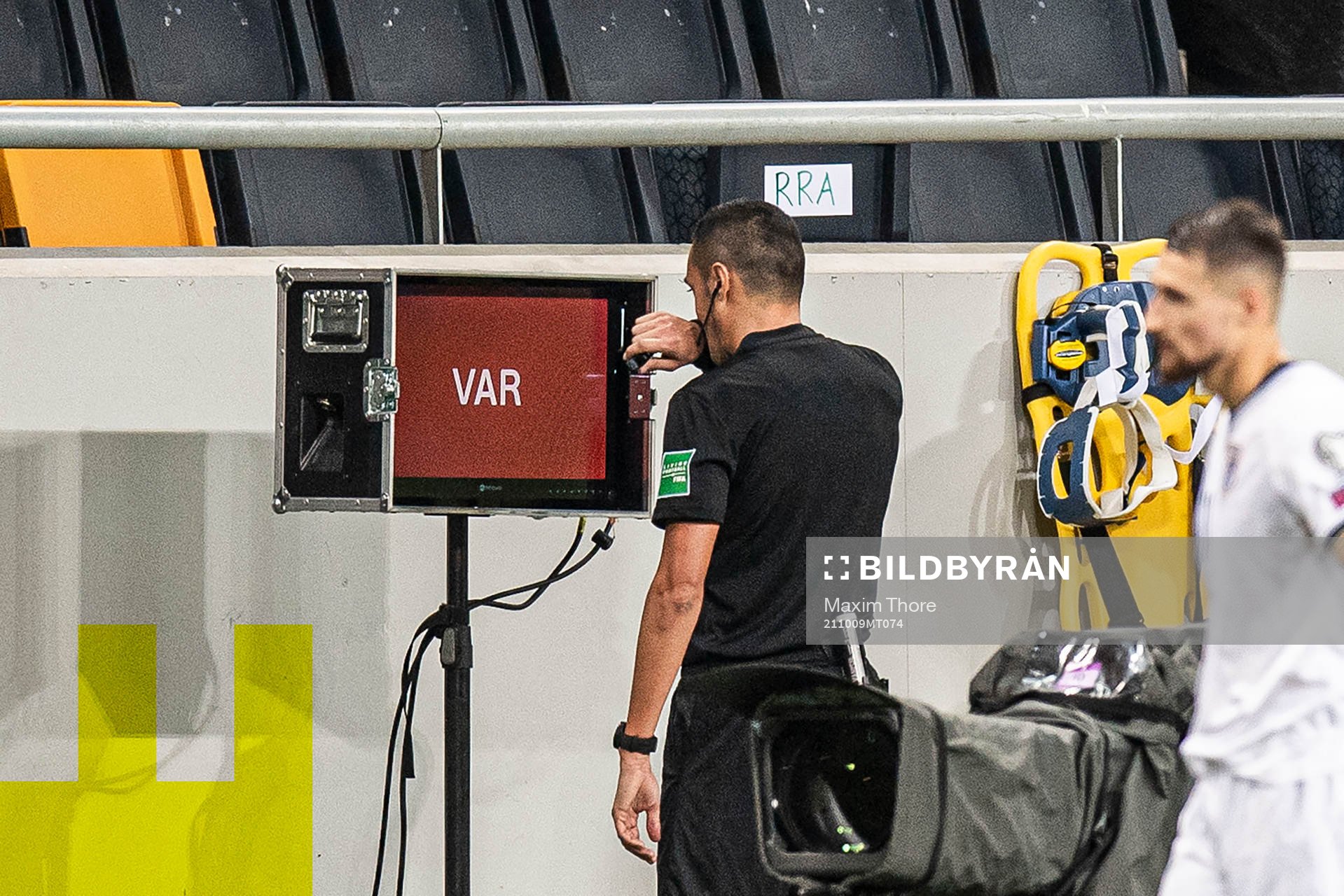 Reree Marco Di Bello awaiting a possible penalty video