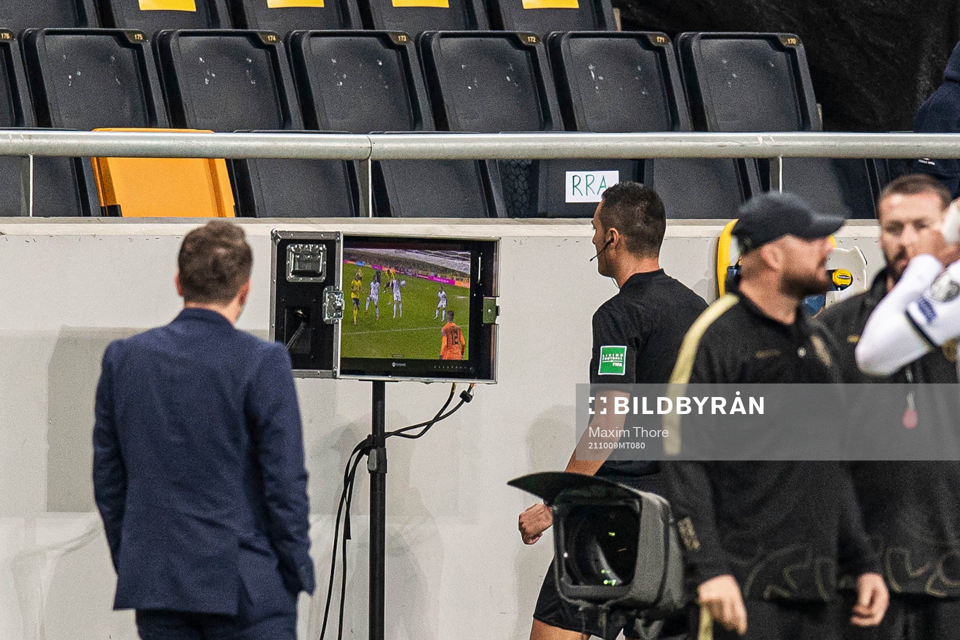 Reree Marco Di Bello awaiting a possible penalty video