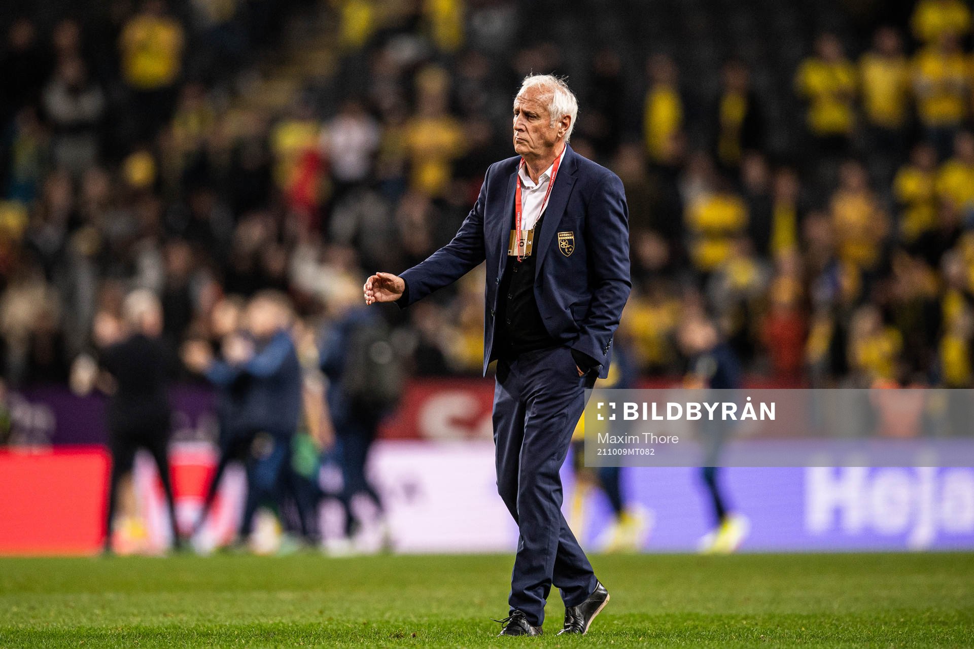 Head coach Bernard Challandes of Kosovo