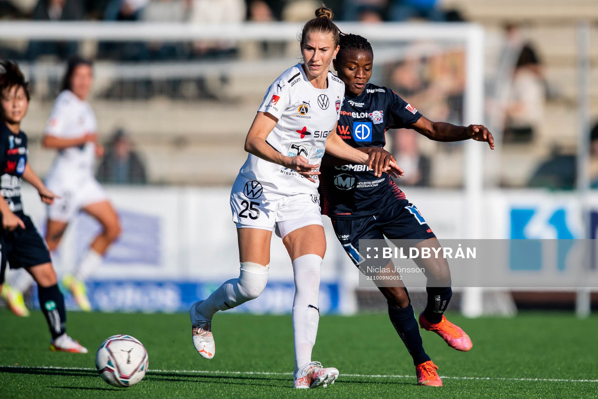 Rosengårds Emma Berglund  och Linköpings Uchenna Grace