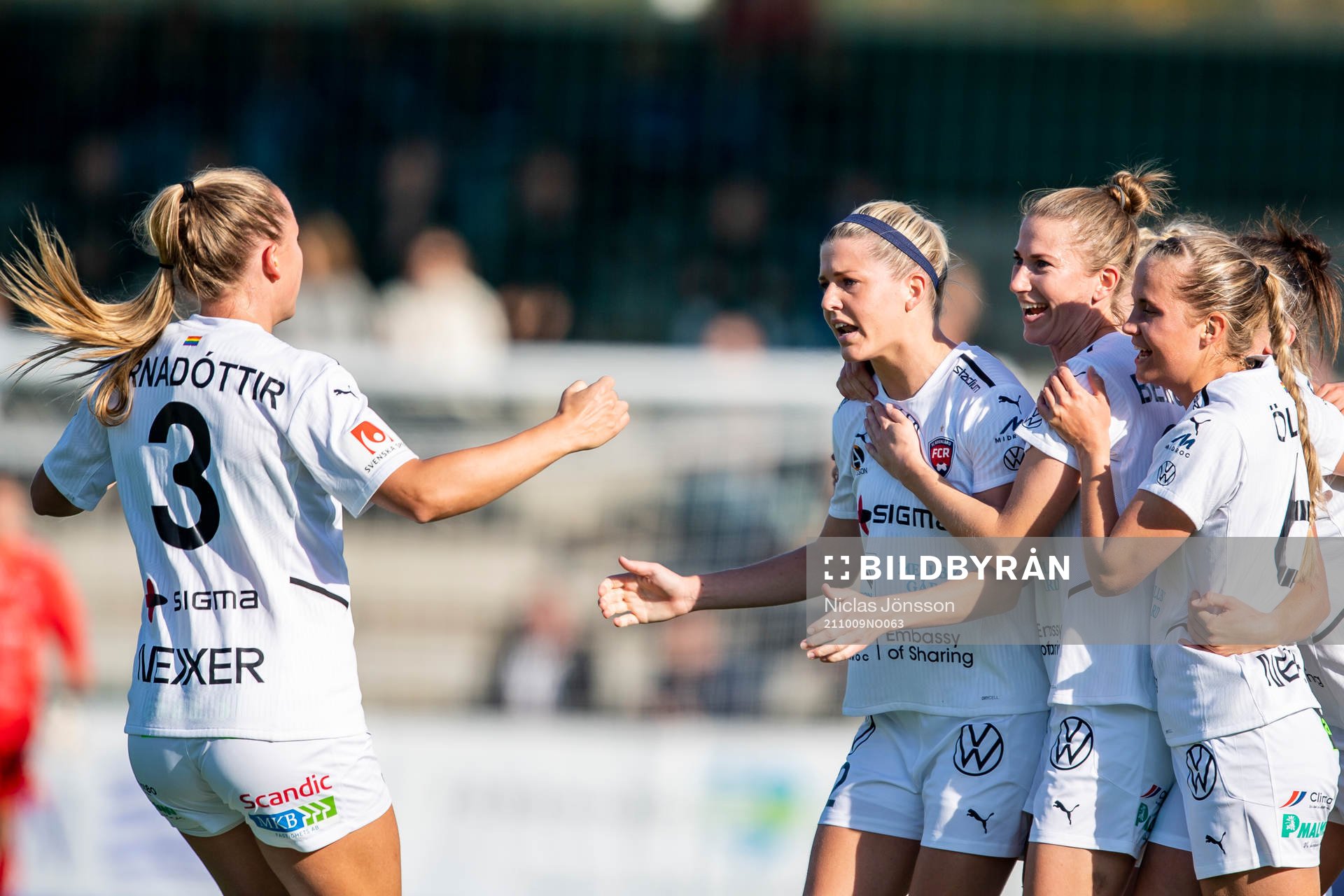Rosengårds Olivia Schough jublar med lagkamrater