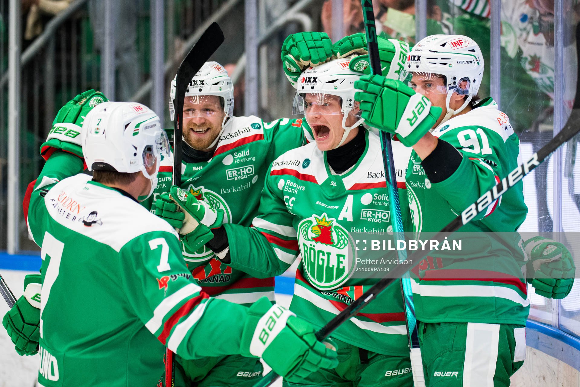 Rögles Anton Bengtsson jublar med Erlend Lesund, Ted