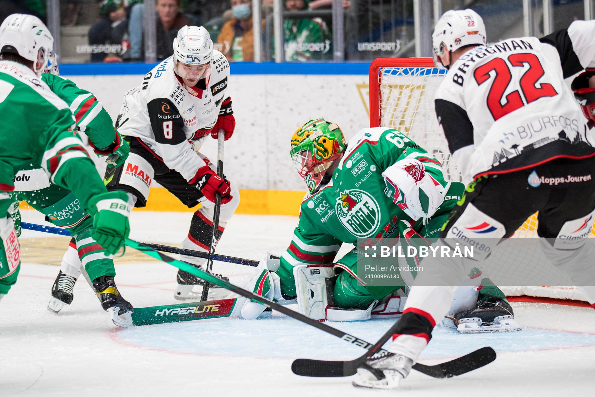 Malmö Redhawks Johan Olofsson oroar mot Rögles målvakt