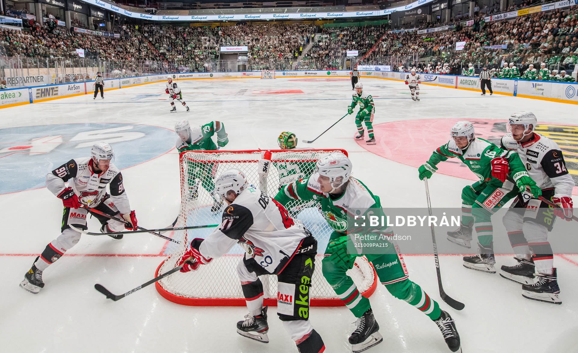 Malmö Redhawks Jaedon Descheneau oroar vid Rögles Tony