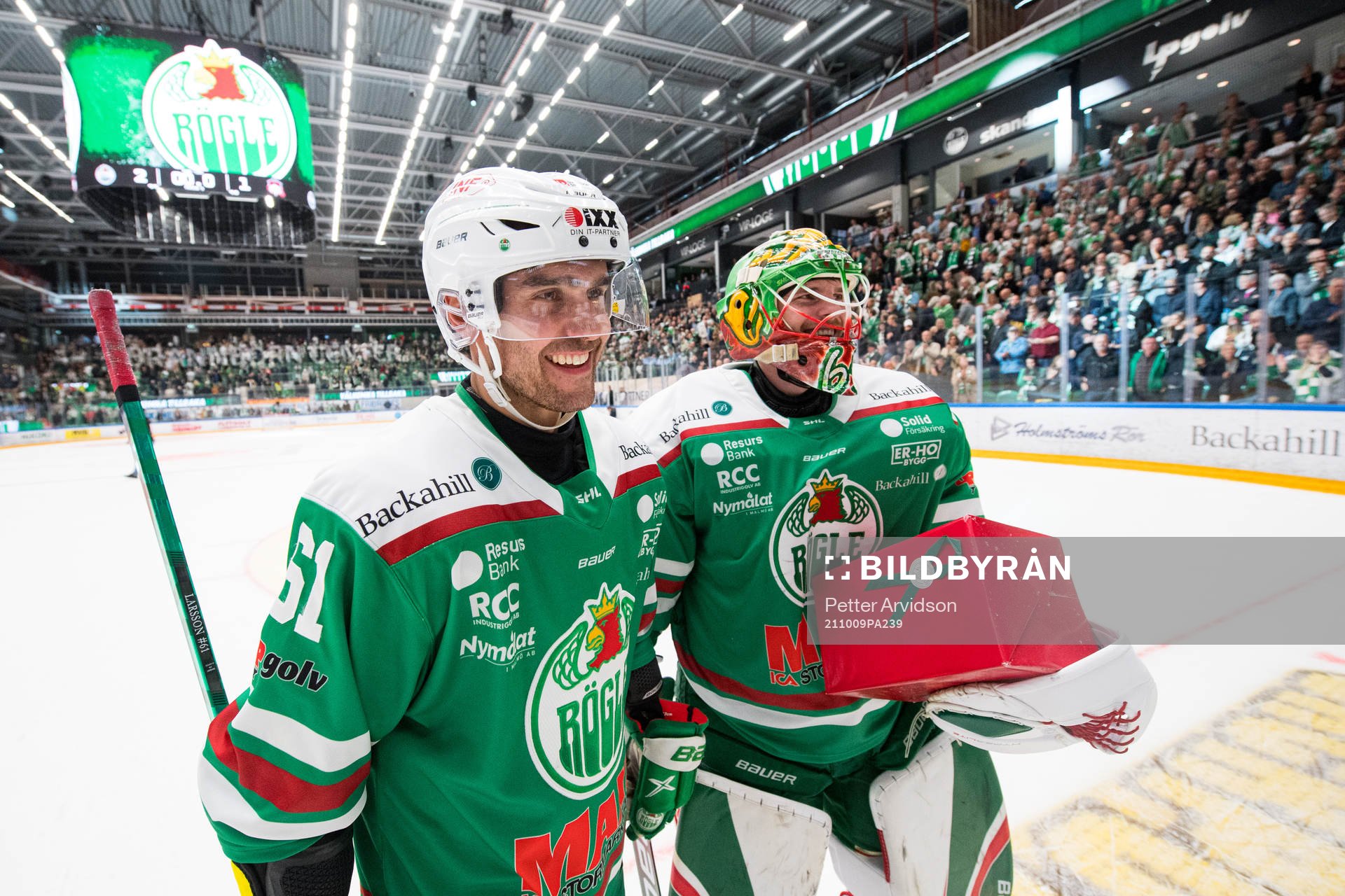 Rögles Ludvig Larsson och målvakt Christoffer Rifalk