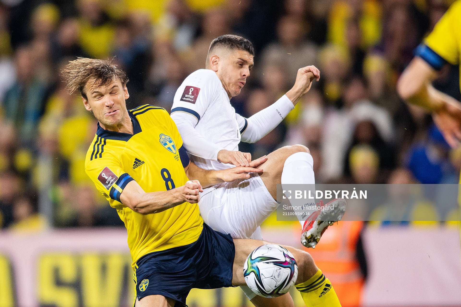 Albin Ekdal of Sweden and of Kosovo Milot Rashica