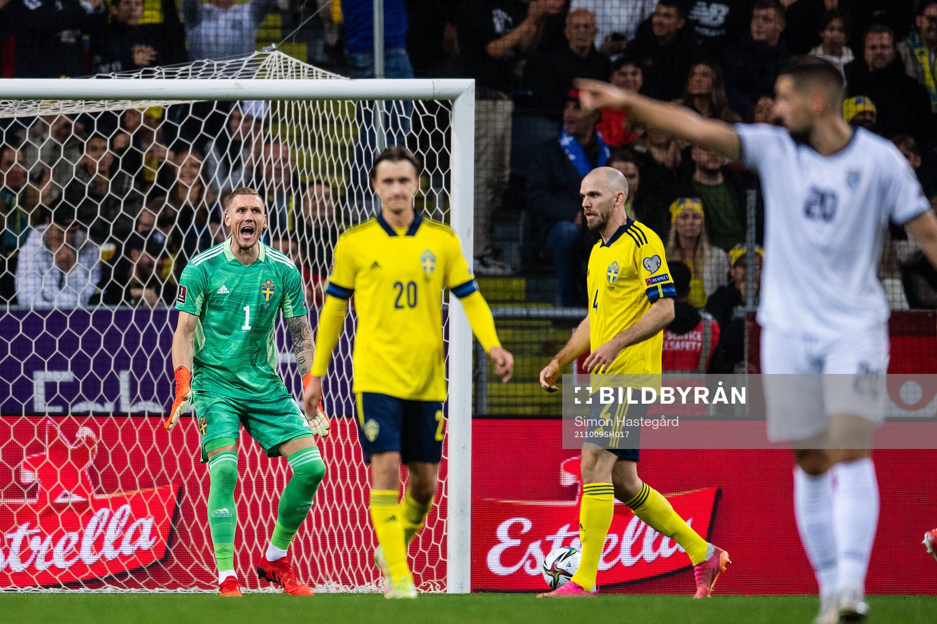 goalkeeper Robin Olsen of Sweden reacts