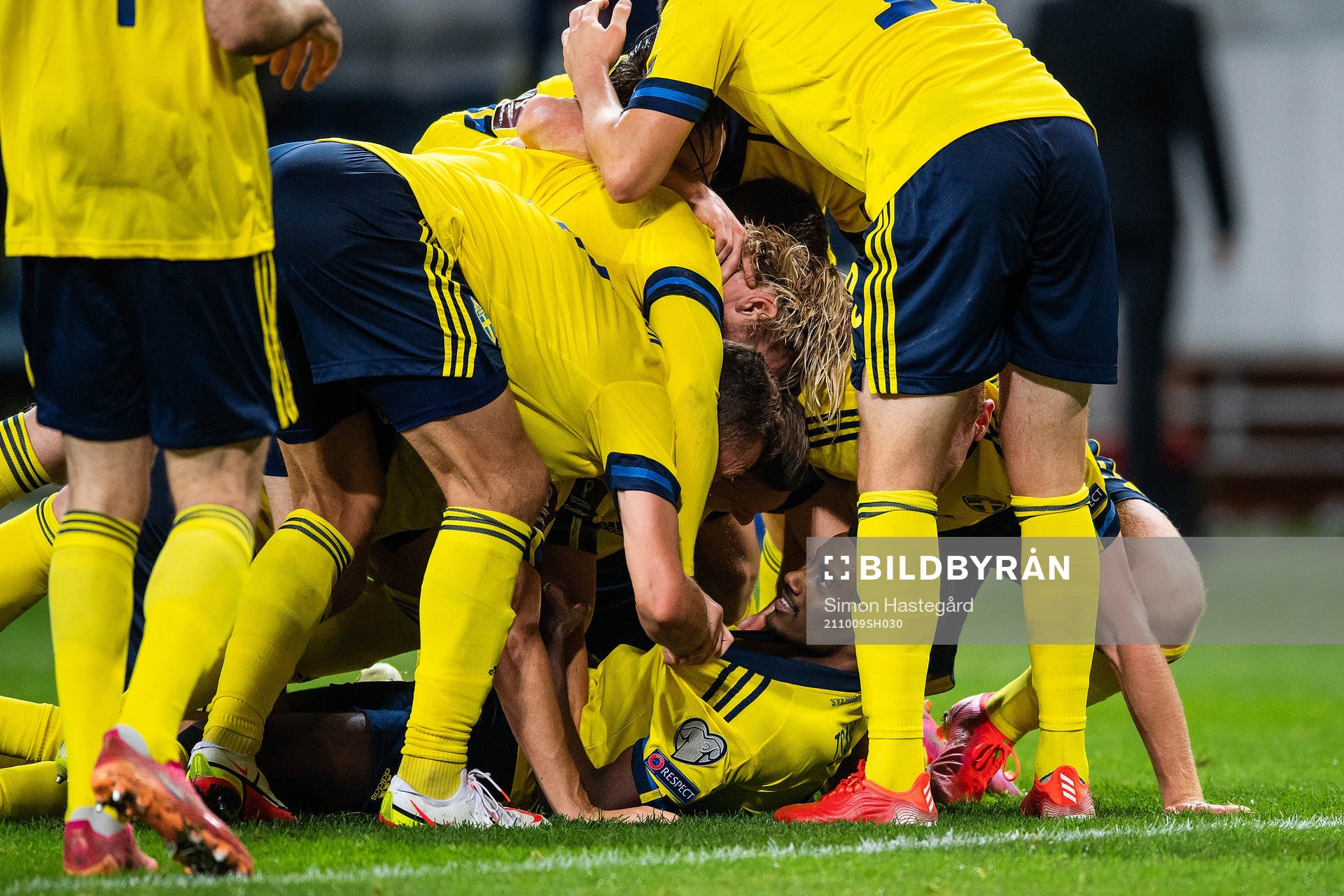 Alexander Isak of Sweden celebrates scoring 2-0