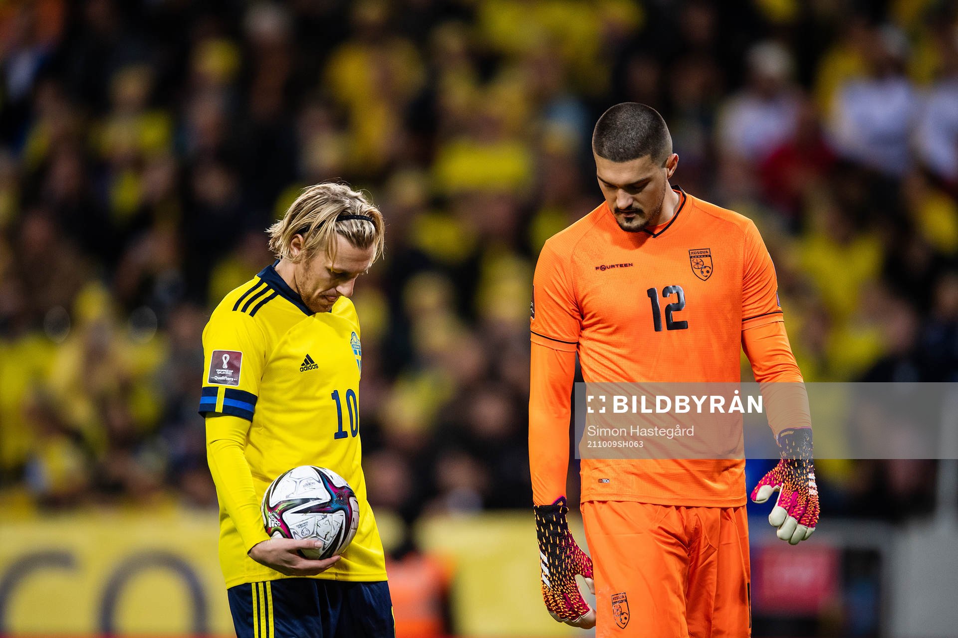 Emil Forsberg of Sweden and goalkeeper Arijanet Muric of
