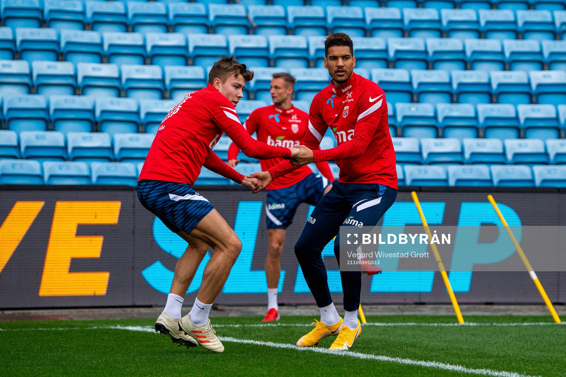 Fredrik André Bjørkan and Ohi Omoijuanfo of the Norwegian