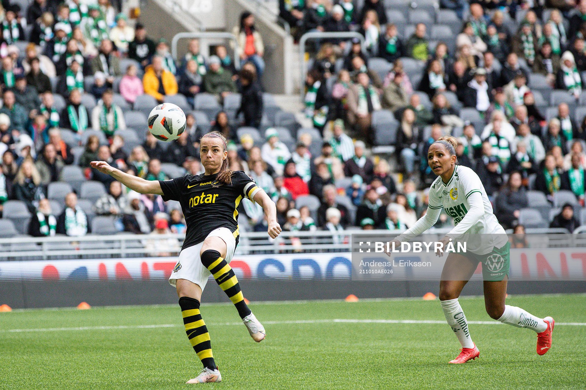 s Hallbera Gisladottir och Hammarbys Madelen Janogy